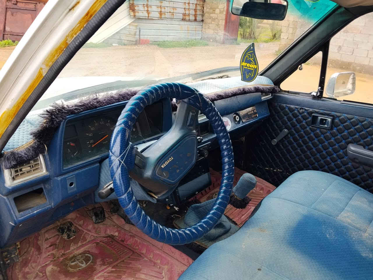 السلام عليكم بيكم تيوتا موديل ٨٨ رقم بغداد السياره مكفوله كفاله عامه محرك وكير واكسن السياره مصبوغه جماليه تحويل ثاني يوم السعر ٥٠ للاستفسار  ***********// ***********
