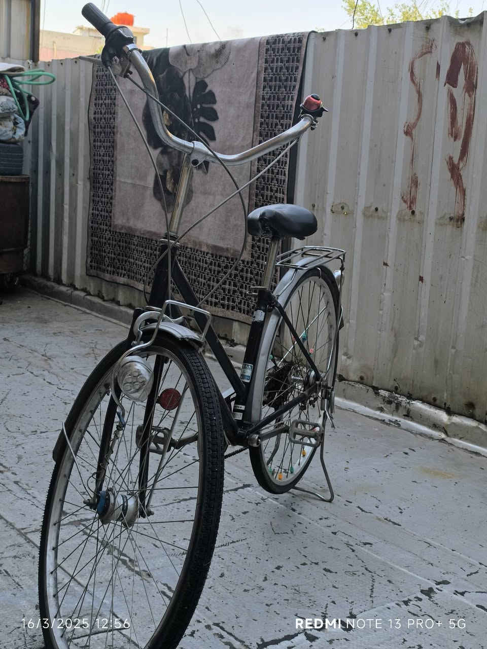 بايسكل بناتي حجم27
بناتي بحجم 27 وارد حاوية ياباني
گير حساس                النضافة عالية 
داينمو شغال مع لايت
بريكات شغالات كلشي شغال وبسلاسة 
مكاني بغداد البلديات 
السعر 85وبي مجال للشراي 
للتواصل اكثر ***********
