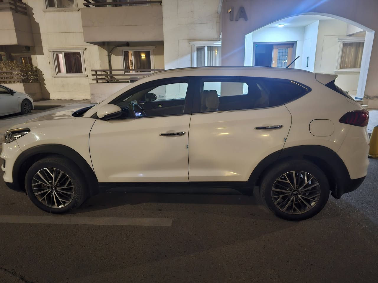 توسان ٢٠١٩ محرك ٢٠٠٠ دوش
السيارة كوري اصلي 
كشنات جلد 
شاشة اصلية 
كامرة خلفية وحساسات خلفية
انارة زينون
فول تحكم ستيرن
سبير منازل
تبريد قطعتين
كامرة 360
يوجد فيها بارد شبر في الجاملغ الامامي الايمن
ماشية 47000 كم

السعر
$ 20500 
*********** رقم الهاتف
