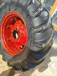 زوج تاير عنتر نص عمر واحد نضيف والثاني بي ضربه تصلح موضحه ب الصوره  بي...