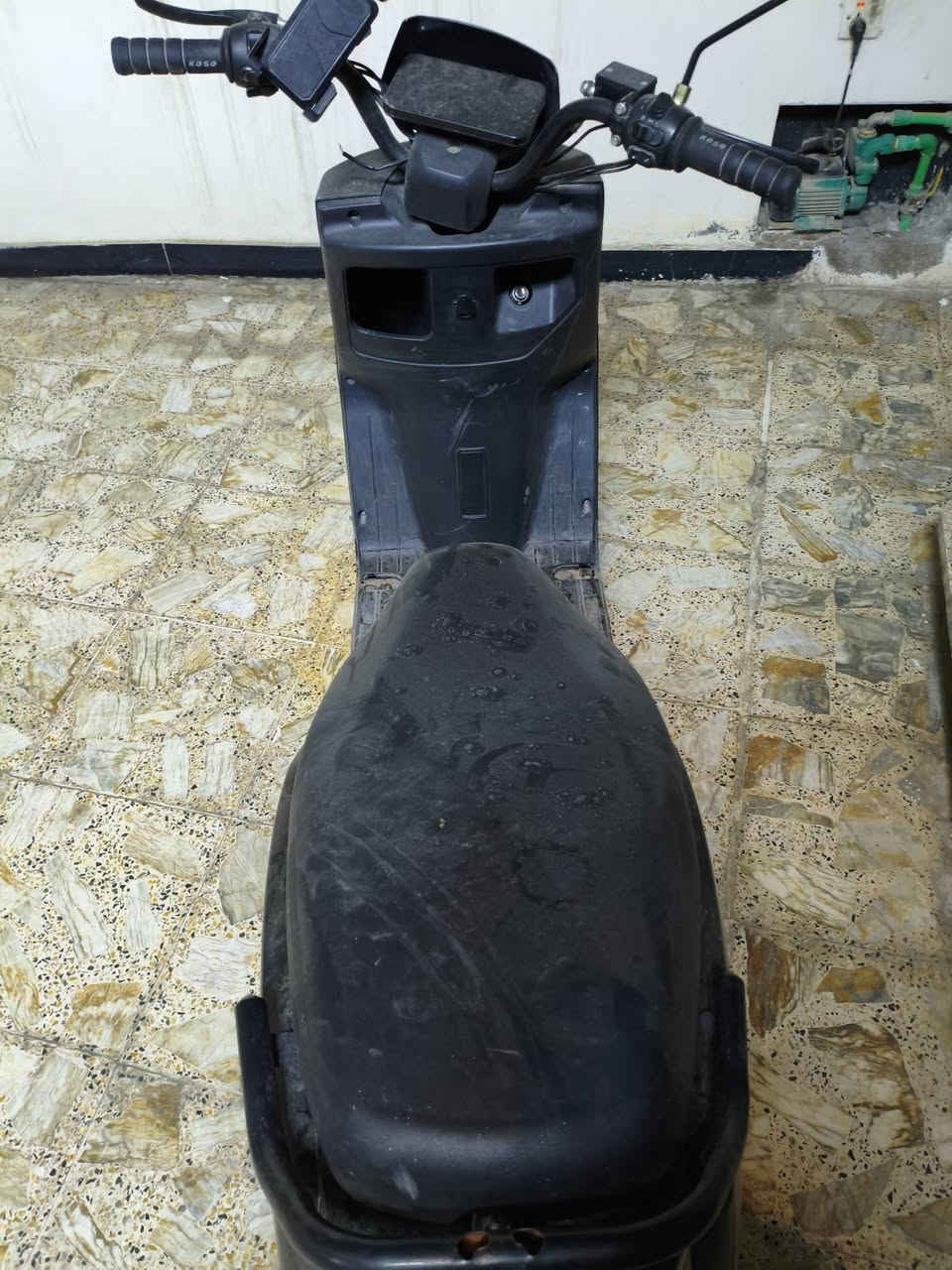 دراجه شحن للبيع ضرر ويل خلفي
سلام عليكم   درجه شحن ريان فول 
الدراجه مبدللها باتريات قبل، 3 اشهر ولحد الان توصل مسافه 67 كيلو 
مابيها شي الدراجه كهربائيات ملف  لايتات اشاير كلهن فول 
الدراجه بس الويل الخلفي انضرب ومامئثر عل ملف عل فحص تجي تفحص وتاخذ 
سعرها 350 الف 
بيها مجال 
مكاني بغداد البلديات حي التراث 
***********رقمي واتساب
