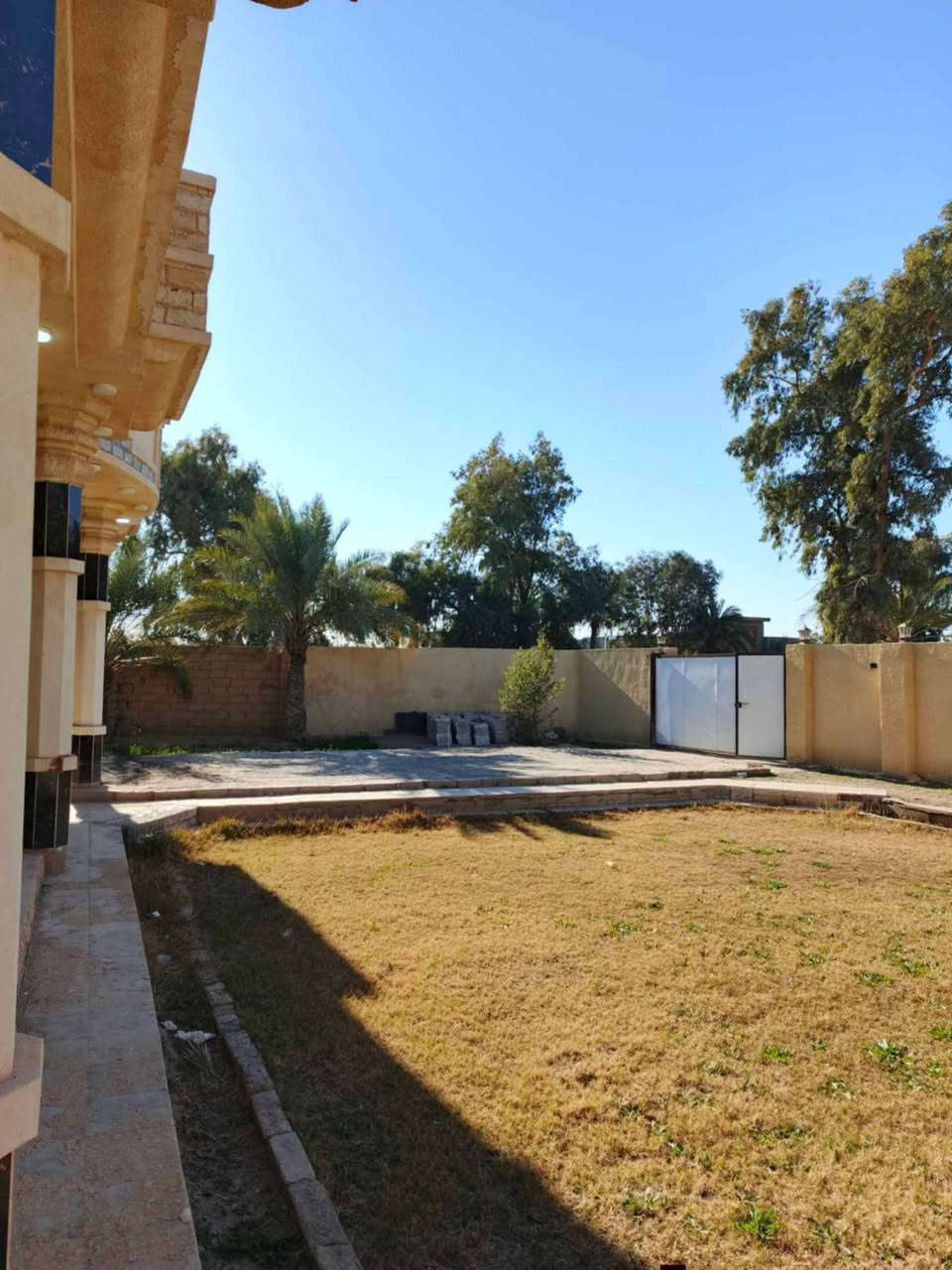 بسم الله خير الاسماء🫶🤍
#بيت #للبيع 
#موقعه الفلوجه شهابي مقاطعه 13 بالقرب من جامع الشهيد حامد عبد عباس 
#مساحة الأرض كلها 1000 متر 
#خدمات كلها كامله وكلشي قريب من البيت 
البيت كامل ونضيف وبناءه حديث يحتوي على غرفتين وصاله واستقبال وهول داخلي ومطبخين حار وبارد اي استفسار راسلوني 
ام علي للعقارت والترويج 🫶🤍🕊️


**إذا كنت صاحب هذا الإعلان وتريد حذفه لأي سبب، رجاءا أرسل رسالة إلى الدعم الفني**