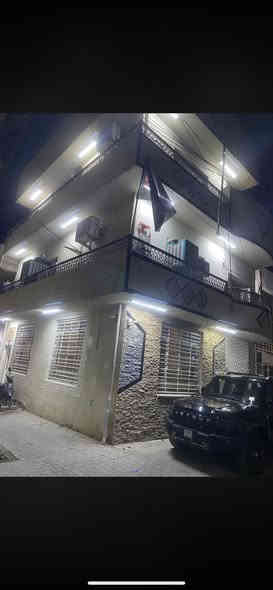 الدار للبيع مساحته ٦٤م ركن على فرعين ثلاث طوابق يحتوي الطابق السفلي الاول على صاله كبيره وخدمات والطابق الثاني غرفة نوم واستقبال ومطبخ وحولي صغير وخدمات والطابق الثالث غرفتين نوم وسطح اسفل وسطح اعلى لعلم الدار زراعي سند 25  الطوبجي حي السلام  بل جته قرب ملعب ابو الهيل    أستفسار على الرقم ***********
