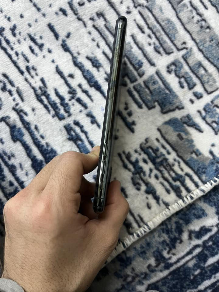 أيفون 11
Pro max 
ذكر 64شرط مامفتوح
مع كرتونه
السعر 300. ألف 
*********** 
بطارية 75
