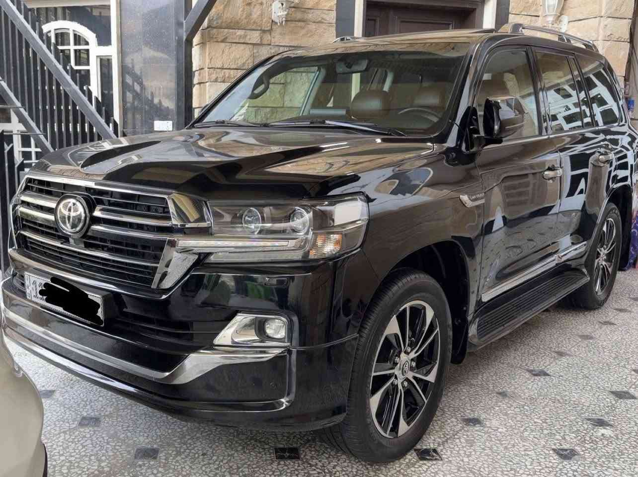 السلام عليكم ..
للبيع لاندكروز ٢٠٢٠ مكفولة والتبديل سيارة جديدة جداً 
ماشية ٥٢ الف رقم بغداد سنوية ب اسمي 
عنواني بغداد حي الجامعة 
السعر ٥٤٠ الف 
***********
