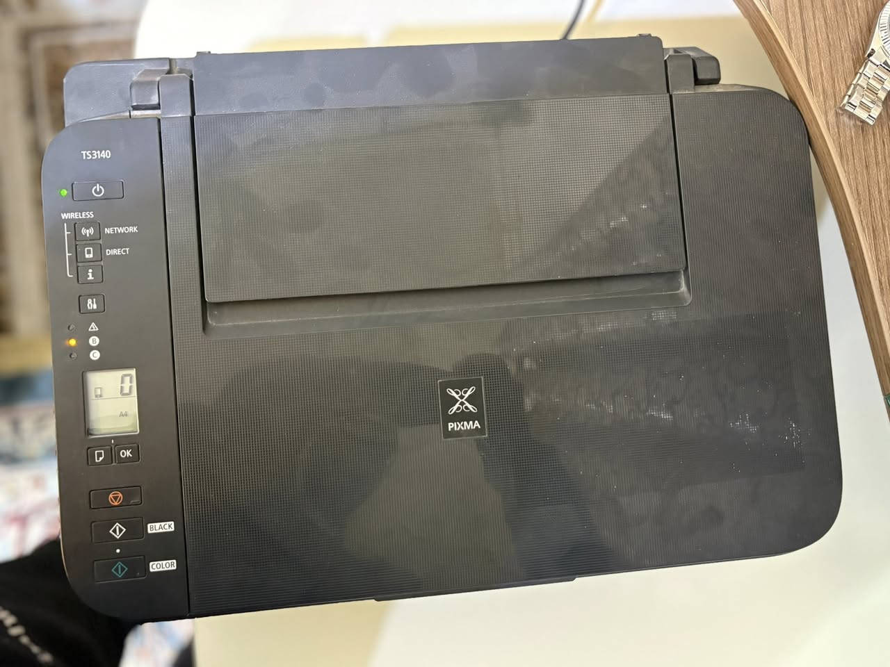 🎨🖨️ للبيع طابعة Canon PIXMA TS3140 — طابعة ملونة ممتازة 🟦🟩🟧
طابعة عملية جداً ونظيفة وشغّالة تمام كما واضح في الصور.

🔹 المواصفات بالتفصيل:
🟧 طابعة ملونة (Color Printer)
🖨️ 3 في 1: طباعة – تصوير – سكانر
📶 تعمل بـ WiFi
📱 تدعم الطباعة من الموبايل مباشرة
📄 درج ورق خلفي + مخرج أمامي
🔍 سكانر واضح ودقيق للصور والمستندات
📟 شاشة صغيرة للتحكم والإعدادات
💡 استهلاك حبر اقتصادي
⚡ سرعة مناسبة للاستخدام اليومي
📦 حجم خفيف وسهل النقل

🔸 الحالة:
✔️ بحالة ممتازة
✔️ محتاجة حبر فقط
للاستفسار ***********
