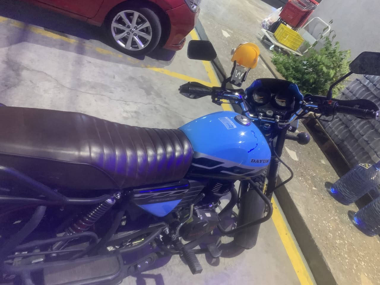 السلام عليكم دراجة دايوان نفخ 2023 محرك 200 cc رقم بغداد انكليزي الجديد باسمي دراجة جديده زيرو ماشيه ٢٠٠٠ كيلو شادلها لايت زنون جديد دراجة كامله السعر 3,000,000 سعرها 3 مليون وبيها مجال للشراي مكاني بغداد ***********
