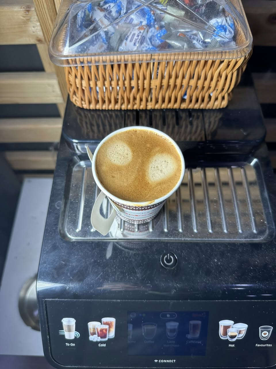 delonghi  فقط واحد متوفر بسعر ٨٥٠ الف بيها مجال  الحجز مباشر خاص ***********
