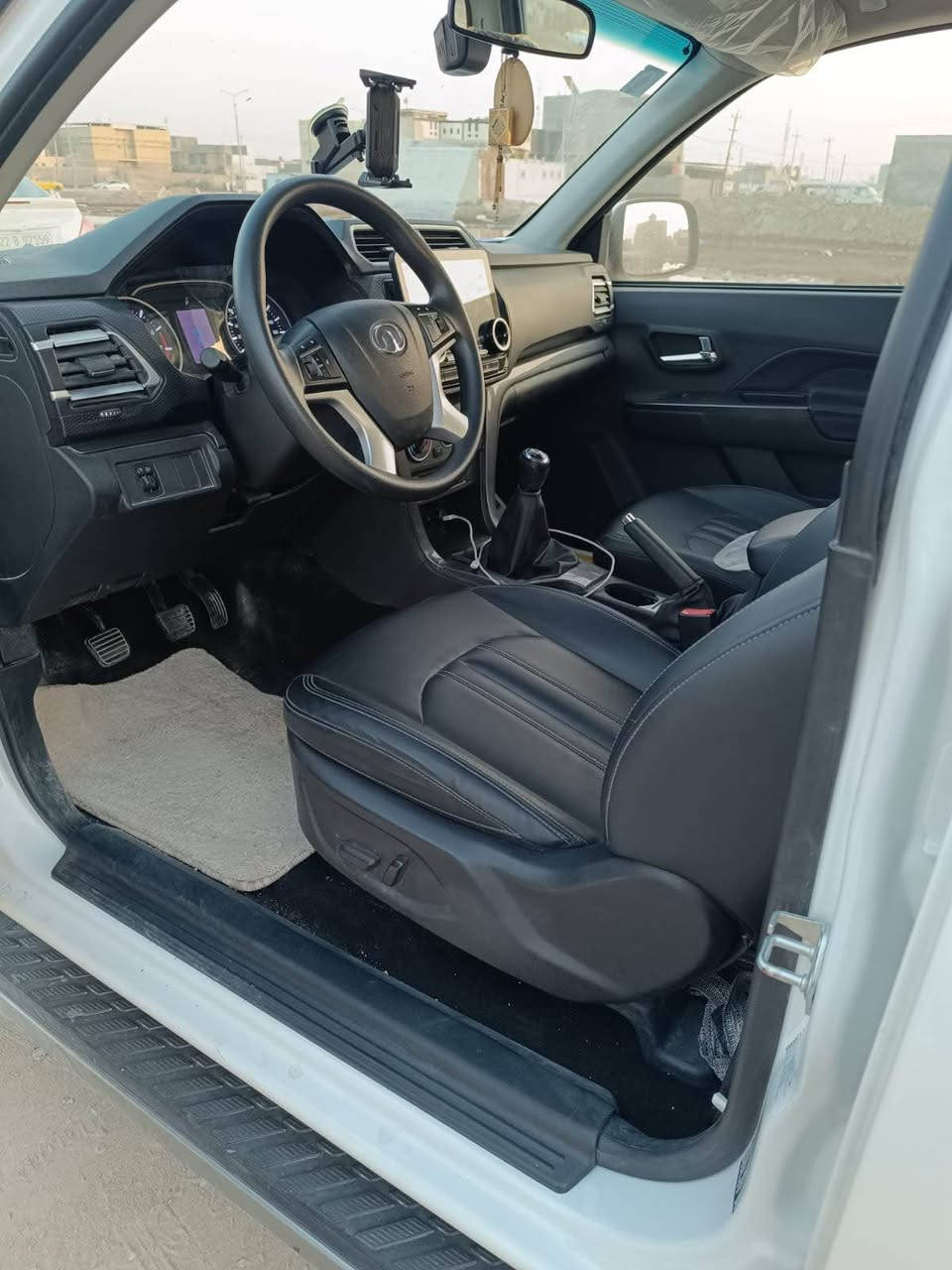 گريت وول ونگل 5 موديل 2025 وكالة نهج العراق السيارة تحت ضمان الوكالة 100000Km.
محرك متسوبيشي 2400 بنزين و گير ZF.
1-كشنات جلد -كشن السائق كهرباء
2- شاشة +شاشة اعطال
3-كامرة خلفية + امامية + داش كام
4-حساسات خلفية
5- بلوجكترات تفاعلية مع فرة الستيرن والاشارة
6- ABS , ESP
7- ويل كب عدد 5 + اربع دسكات
8- مرايا كهربائية + اشارة بالمري٠
9- سنتر لوك
10- جام اربع كهرباء
11- اوتو هولد (السيارة تبقى ثابتة بمكانها من تشيل رجلك من الكلچ ثواني حتى ما تسرح السيارة تنطيك وقت حتى تحرك اذا واكف ع صعدة مثل جسر او ماشابه )
صيانة دورية كل 5000Km داخل الشركة.
صيانة 45000km تم تبديل زيت المحرك و زيت الگير و ماء الراديتر و تبديل بلكات و تبديل جميع الفلاتر.
تبريد ثلج + تدفئة
السيارة كفالة عامة ونظيفة جدا رقم بصره تحويل ثاني يوم
 السيارة استخدام شخصي  
للتواصل الاتصال على الرقم التالي البصرة, العراق


**إذا كنت صاحب هذا الإعلان وتريد حذفه لأي سبب، رجاءا أرسل رسالة إلى الدعم الفني**