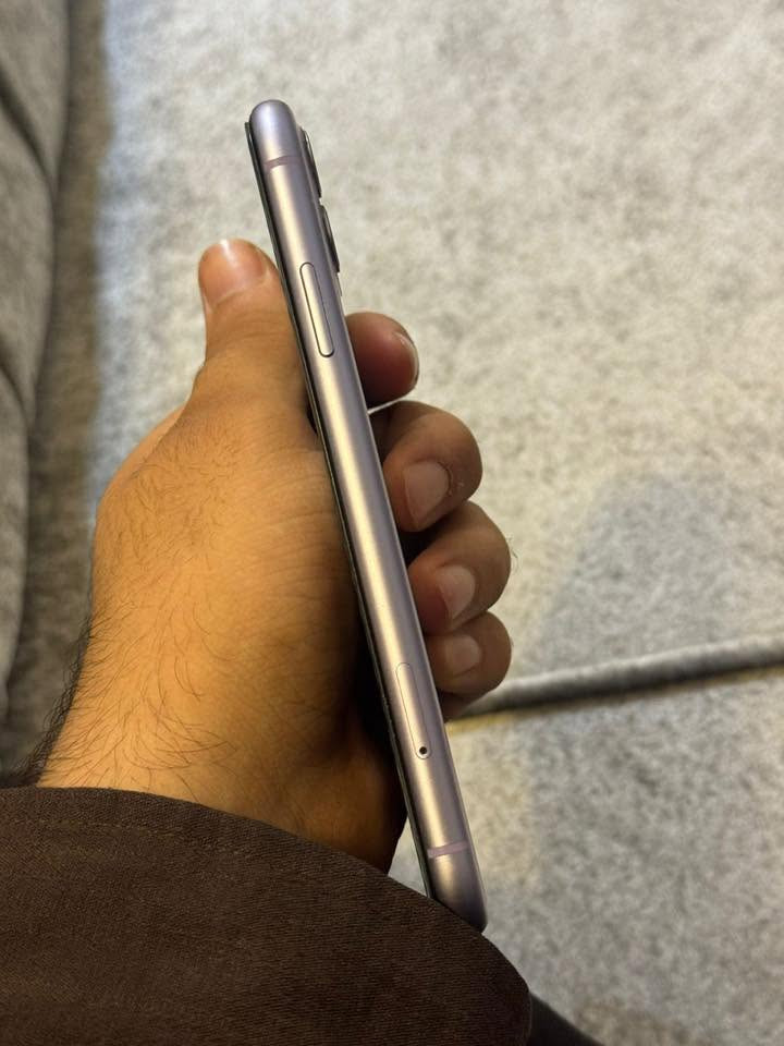 ايفون 11عادي نضيف شخط مابي جهاز كلش حلو  مبدل بطاريه شرط وكاله ذاكرته 64 رايده ب225 وبي مجال للطيبين للتواصل هذه رقمي ***********
