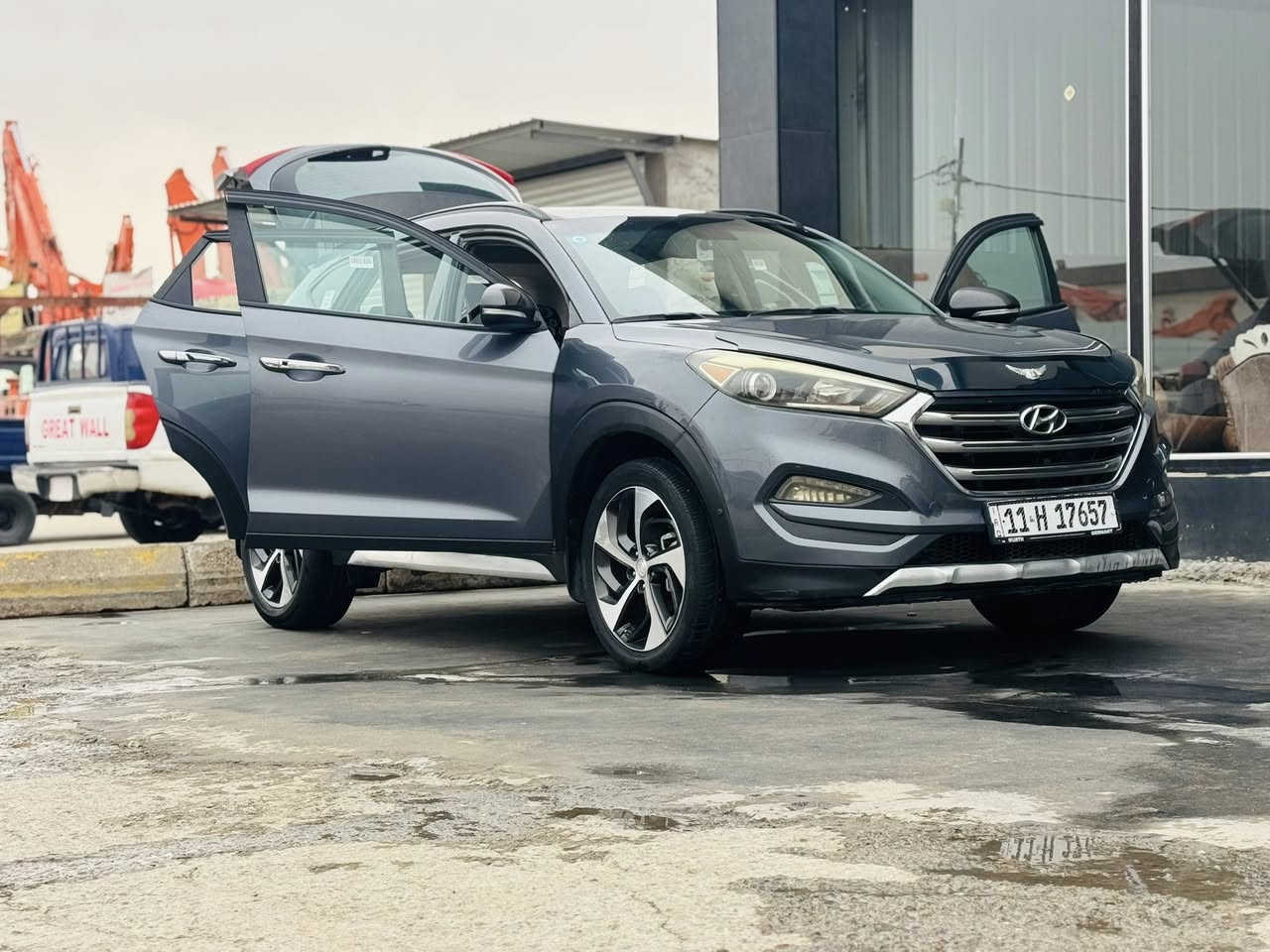 السلام عليكم  هونداي توسان 2018 امريكي حادثهه جاملغ امامي فقط بدون دواخل وبدون اريباك السياره فول مواصفات واحد ع واحد بصمه بنوراما داخل ابيض صندوك كهرباىي وهواي بيهه بعد مواصفات رقم بغداد انكليزي  السعر 150 ترهم بيع ار مراوس للاستفسار ***********//***********
