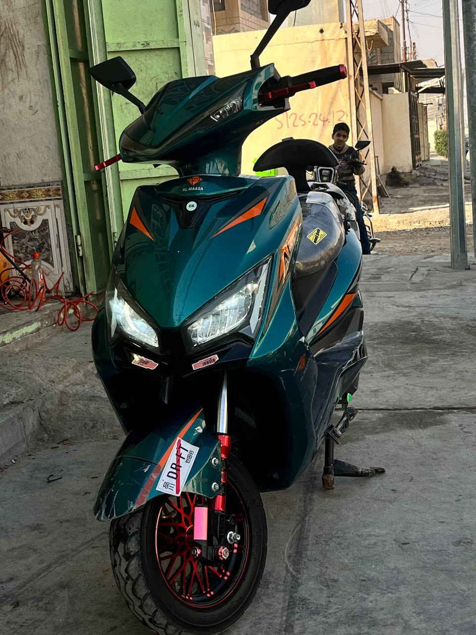 مكلف بل نشر
للبيع موطور شحن الماسه 6 بطاريات بطارياته علا  فحص
السعر ٦٢٥ وبي مجال 
للتواصل ***********
