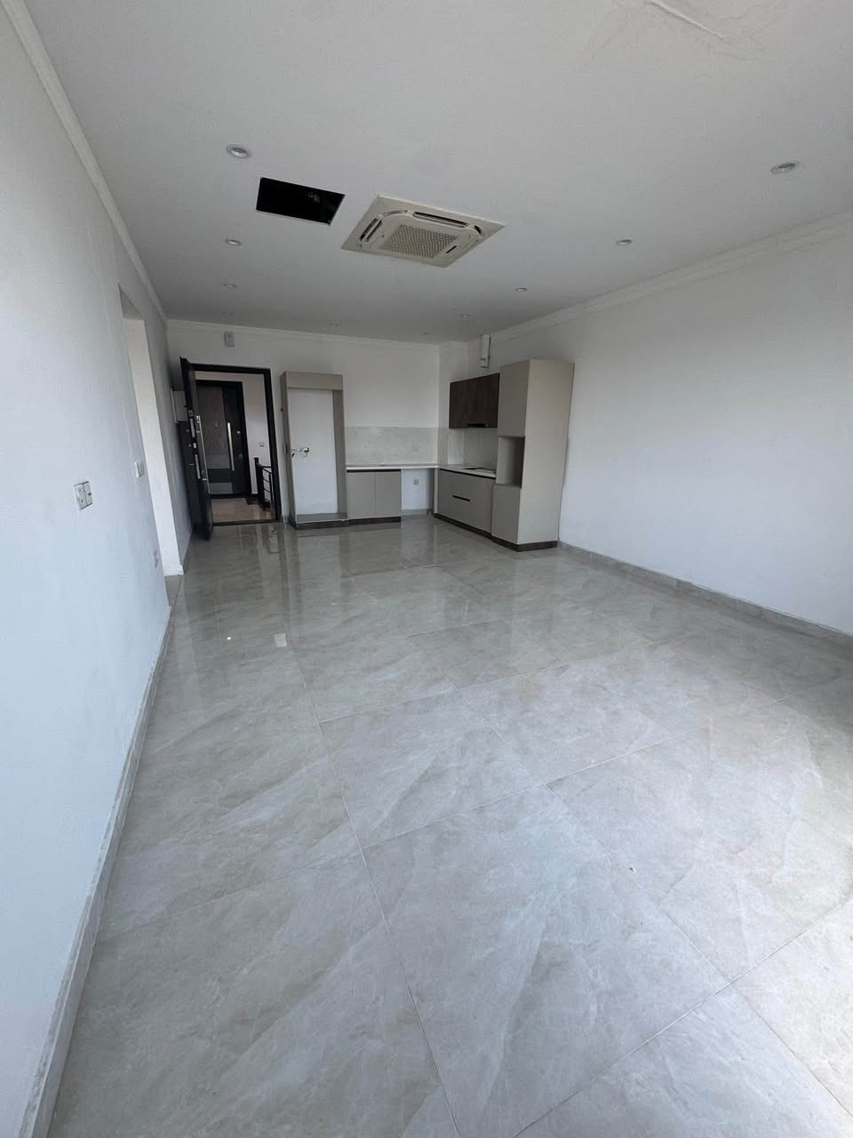 🏡شقق زيرو للايجار🏡
📍الجادرية - المربع الرئاسي

🔹 مواصفات الشقة:

• غرفتا نوم

• صالة معيشة

• مطبخ أمريكي

• حمام واحد

🔹 التجهيزات والخدمات:

• كاونتر مطبخ متكامل مع:

* ثلاجة

* مايكروويف

* فرن

* طباخ

* مرشحة مياه

* مكيفات إنفيرتر في جميع الغرف

* نظام دخول ذكي (Smart Home System)

* كراج مغلق للسيارات

* مصعد كهربائي

* درج للطوارئ والخدمة

للاستفسار :

***********

***********

شركة عصر حمورابي للاستثمار والتطوير العقاري

الكرادة - شارع العطار - بناية حمورابي

