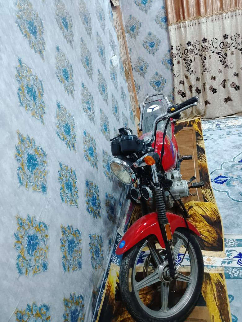 السلام عليكم
دراجه دايمن اوراق سوري 
الدراجه خير من الله بعدها على البلاد مال شركه 
برغي ما مفتوح فيها محرك مقفول 
مكان كربلاء حسينيه 
الاتصال على هذا الرقم 

***********
