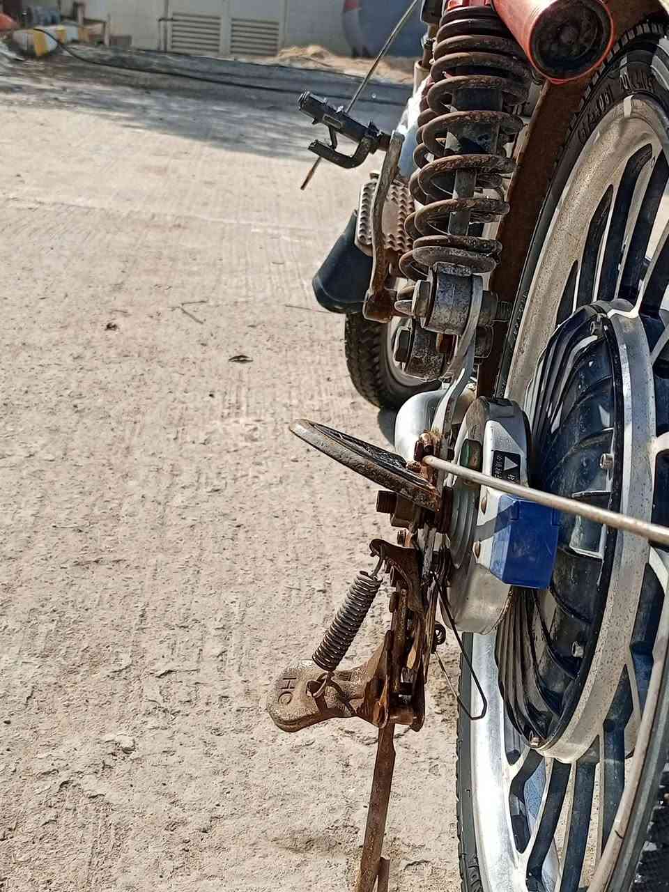 هاي وضعهه بطاريات مو نص عمر وانما الي وزنه خفيف اتمشي مسافه طويله اشويه او بدون بطاريات بس شاصي


**إذا كنت صاحب هذا الإعلان وتريد حذفه لأي سبب، رجاءا أرسل رسالة إلى الدعم الفني**