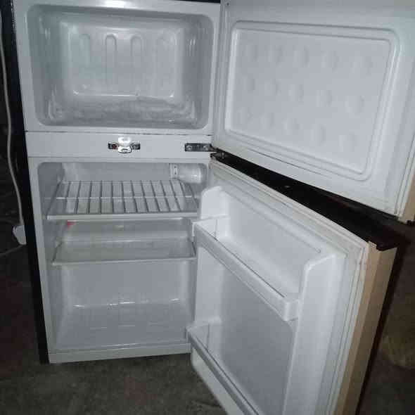 السلام عليكم
متاح ثلاجه حجم زغير مستعمله 3اشهر  مال غرف نوم 

وثلاجه حجم كبير نضيفه للبيع

الخاص مفتوح والهاتف***********
