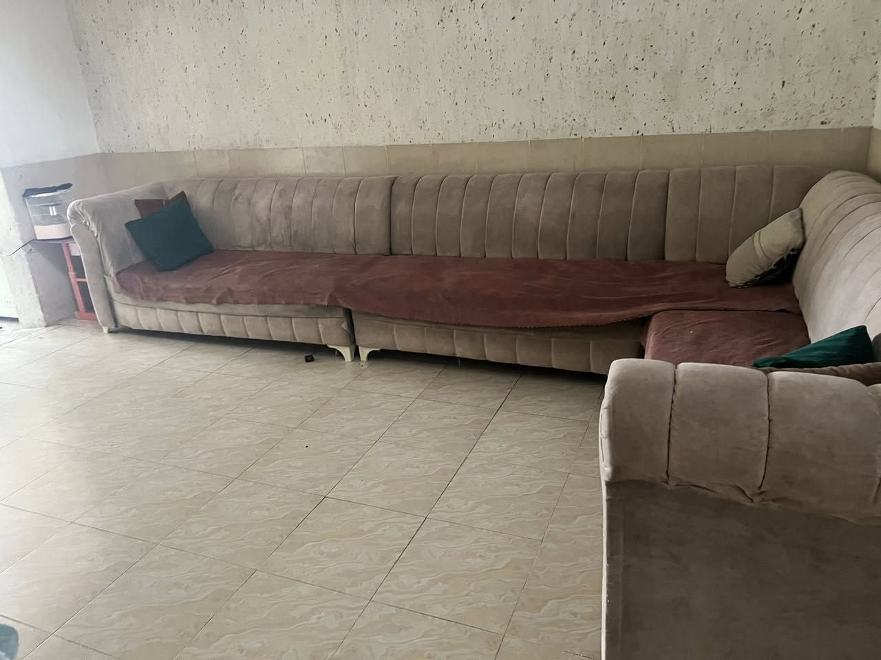 ديوان ١٠ نفرات اي عيب مابي فقط غسل يحتاجله للبيع مكانه اربيل شيخ احمد بيع مستعجل الي يريده ياخذه هسه ب٥٥ الف سعره قفل ***********
