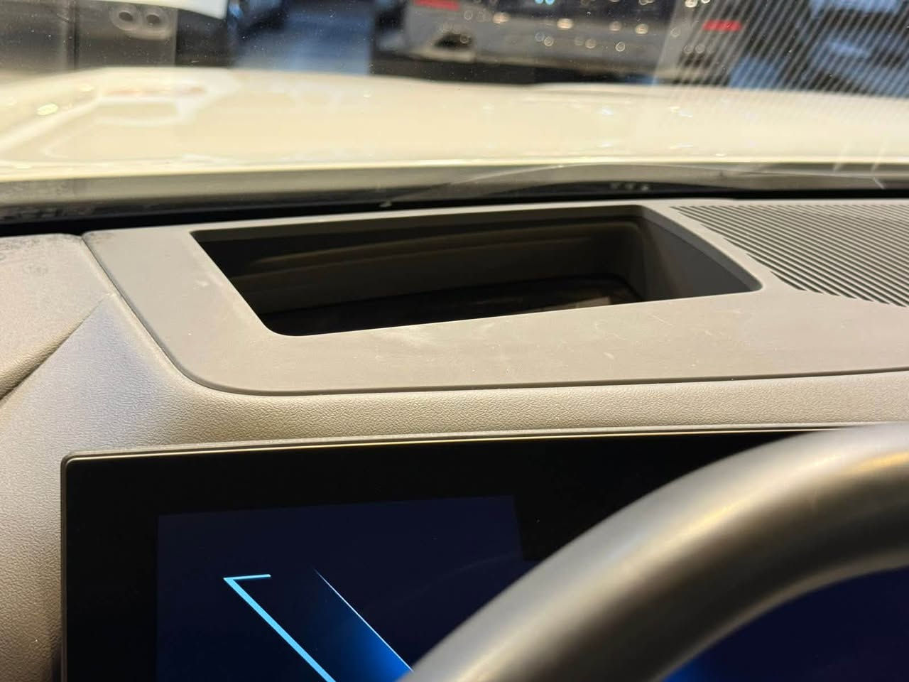 🔥 BMW 530i  2024 🔥
💰 السعر: 44,500$ ￼
📍 ملاحظة  مرقم أربيل (رقم هولير مدفوع بالكامل)
✅ وارد أمريكي
 ✅ Clean Title
✅ خالية من الحوادث 
✅ جاهزة لأي فحص وعلى الوكالة
🔹 ماشية: 40 ألف 🔹 فئة luxury كاملة المواصفات 🔹 xDrive دفع رباعي () 🔹 Head-Up Display 🔹 Bowers & Wilkins Sound System الفاخر (أغلى وأقوى من هارمان كاردون) 🔹 شاشات ومواصفات حديثة كاملة
⭐ أهم ميزة بالسيارة: الدواخل لون أسود () ،.
🚗 سيارة نظيفة جداً، استخدام خفيف،، جاهزة 
‏ لوحة رقم أربيل 
📞 للحجز والاستفسار راسلنا على الخاص.
مكانها اربيل 
*********** whats up
#BMW530 #BMW2024 #xDrive #CleanTitle #FirstMotors #ErbilCars #BMW530Pro #LuxuryCars #ForSale
