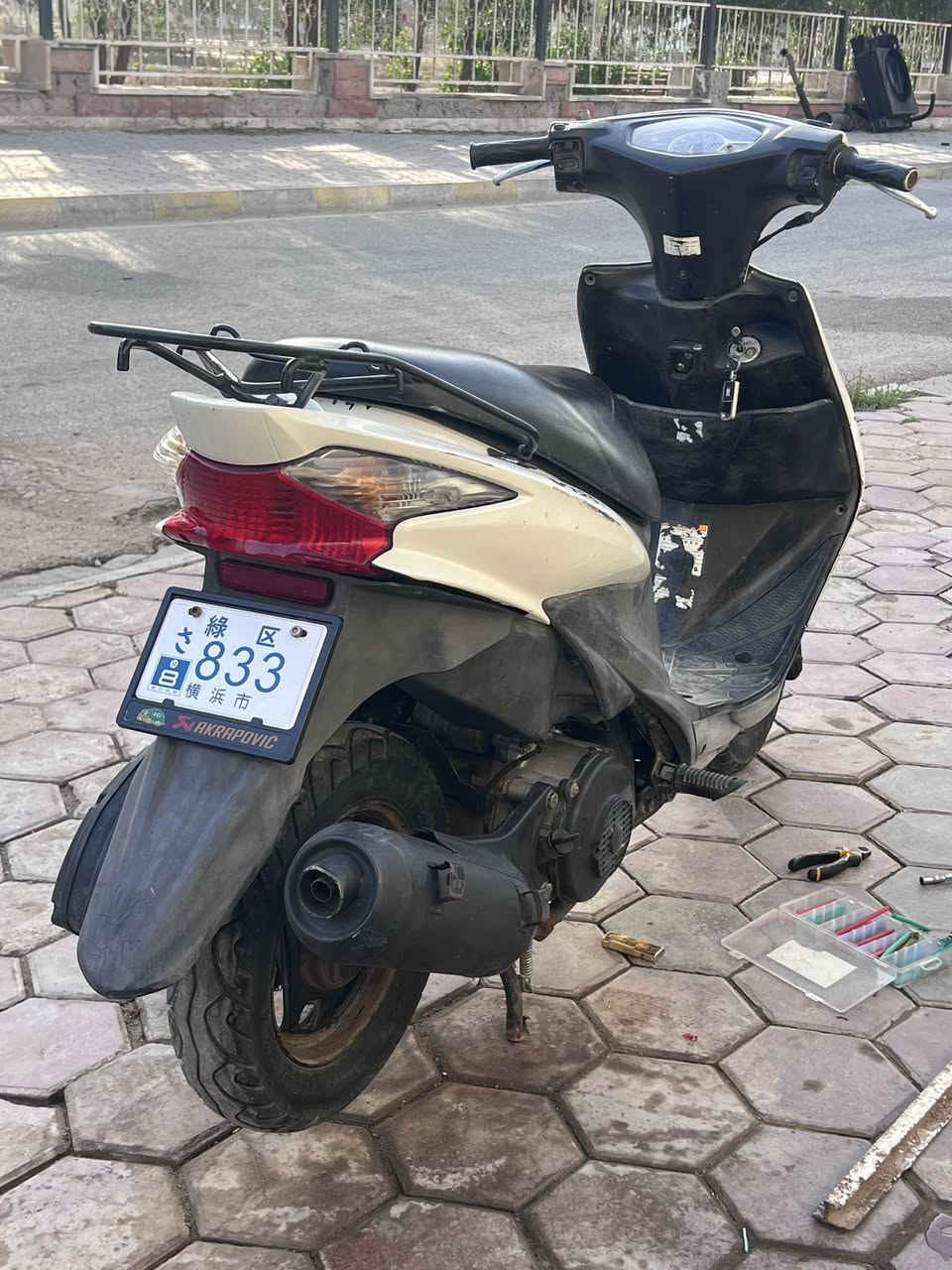 السلام عليكم للبيع ادرس ياباني 2012 مكينه مجفته جديد ناعمه شلعه ومعدل كفرات بلادي شاشه شغاله  كهربائيات كله شغاله مكاني كوت دور العمال السعر 650 وشراي اله فرق *********** متوفر واتساب
