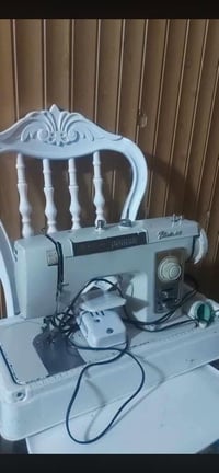 للبيع مكينة خياط و10 نقشات  برذر منزلي170  وبيها مجال قليل عندي توصيل ...