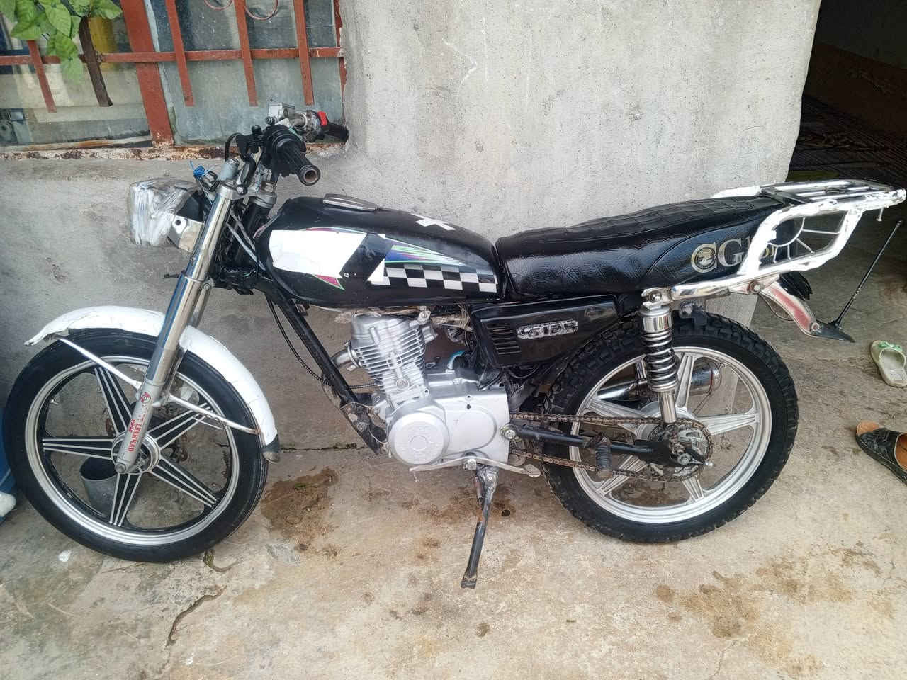 السعر 200 ***********
