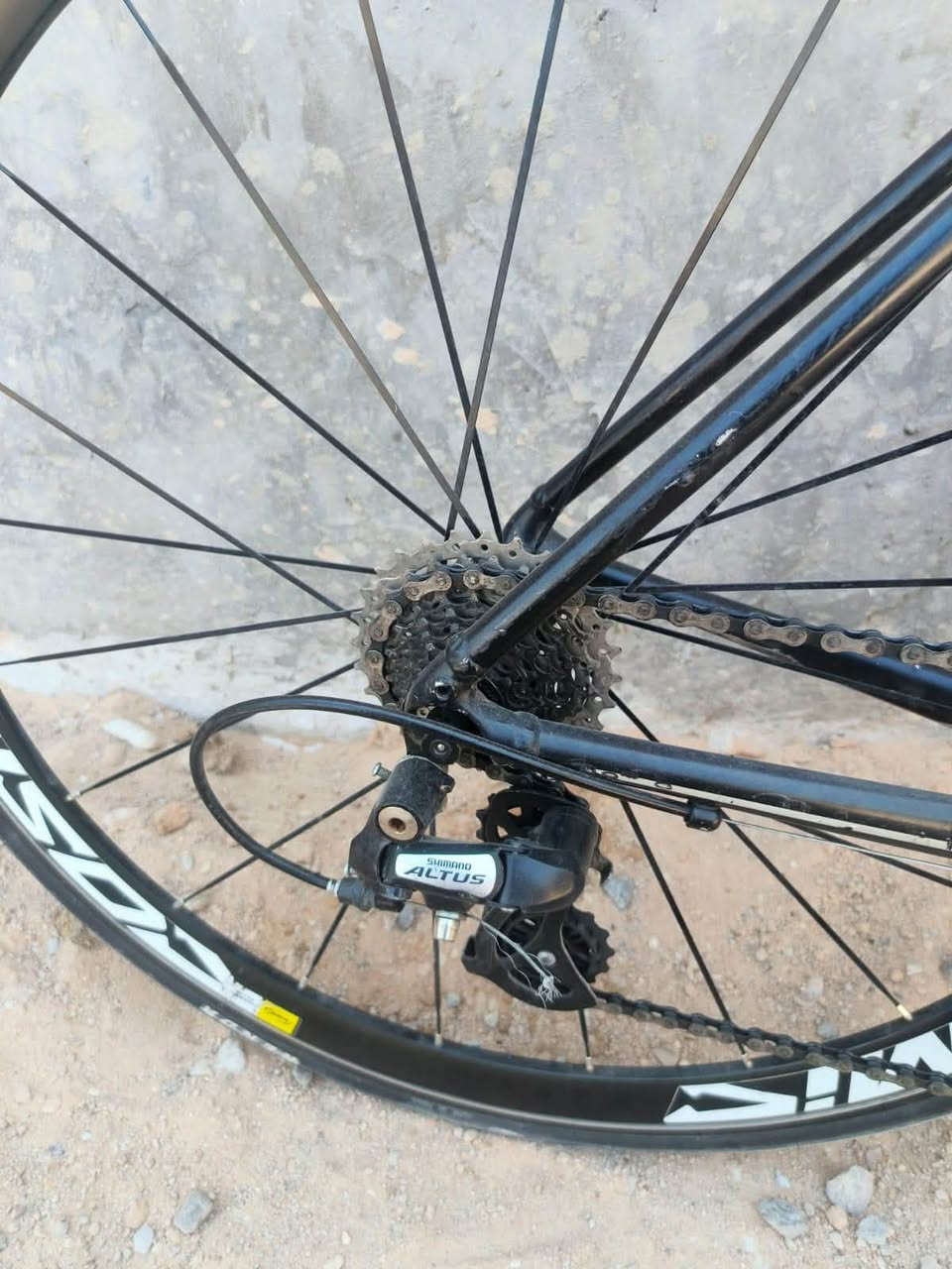 : Entry / Mid-Level Road Bik
TREK 

فريم ٤٨
ستيرن  + ركبه كاربون 
وياله كوزمك طرب 
سستم كلارس فقط العكرب التوس 8*2
دراجه رايدله ترتيب  
 السعر ٣٥٠ وقابل للتفاوض…
 أي ستفسار 
***********
