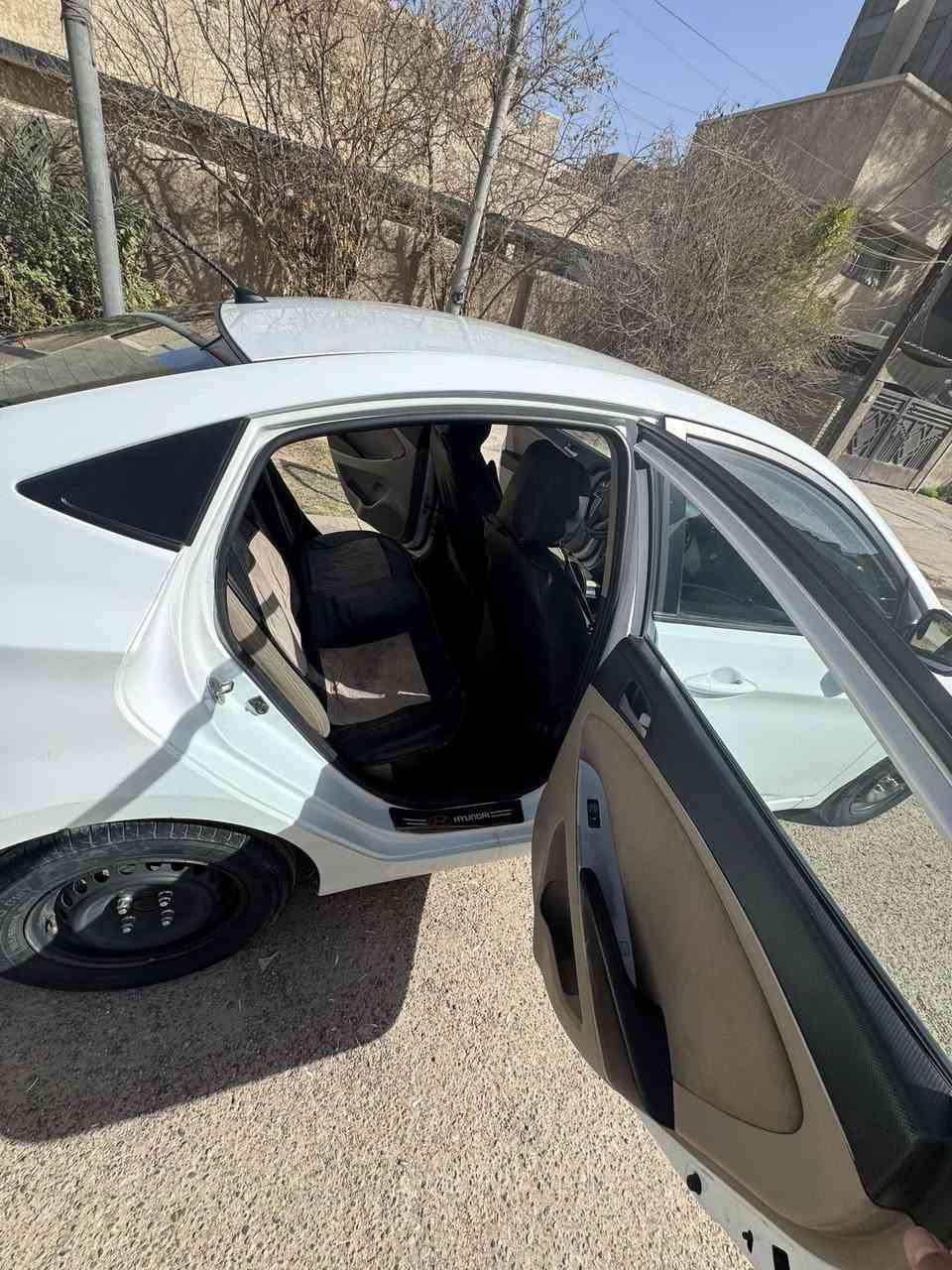 اكسنت خليجي موديل 15 لون ابيض
محرك 16v 
كيرمكفول
محرك نص عمر 
حدادية مكفولة 
لكن صدرها نص عمر 
تخم تاير جديد 
السيارة مكفولة كفالة عامة من الصبغ 
فقط تكحيلات بسيطة 
وبيها رصعة بالباب خلف السائق 
السعر 93 وبيها مجال للشراي 

عنوان السيارة بغداد نفق الشرطة حي حطين

للاستفسار *********** فقط واتساب او اتصال
