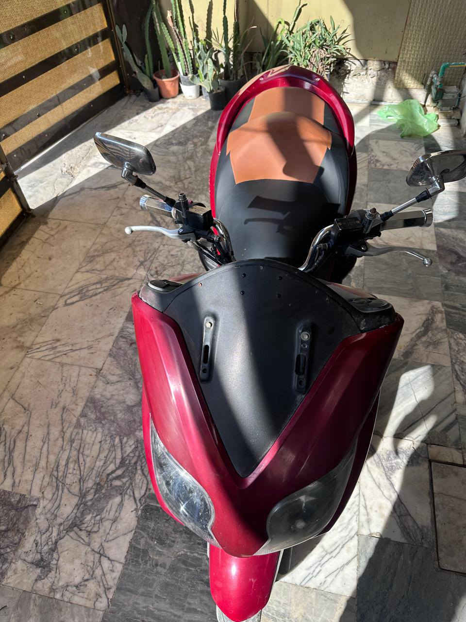 السلام عليكم 
فورزة 
0.10
تخبل وحلوة ونضيفة 
اوراقها كاملة+منفيس 
العنوان بغداد الغزالية 
السعر (مليون و450 ) وتسوة اكثر بس محتاج لا اكثر 
بيها مجال قليل كلش
للاستفسار ***********
