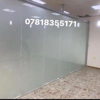 تنفيذ اعمال المنيوم العازل ولزجاج المقسى 10ملم الواجهات ولمحلات عمل قو...