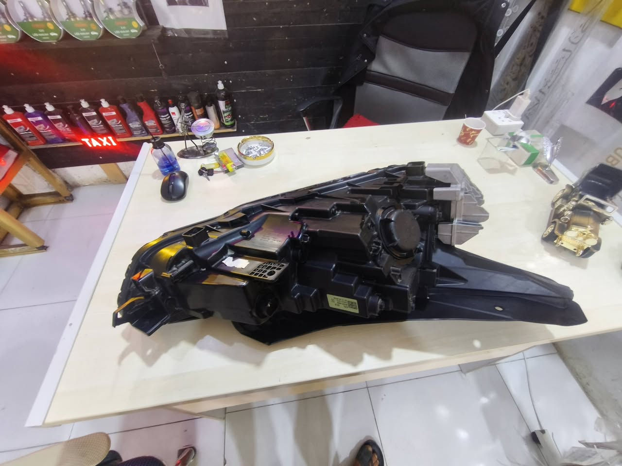 للبيع تك لايت كي 5 ايسر جهة السايق اربع عدسات لد ابيض خليجي اصلي تفصيخ يرهم من 21 لل24 سعره 200 مكاني ناصرية ***********
