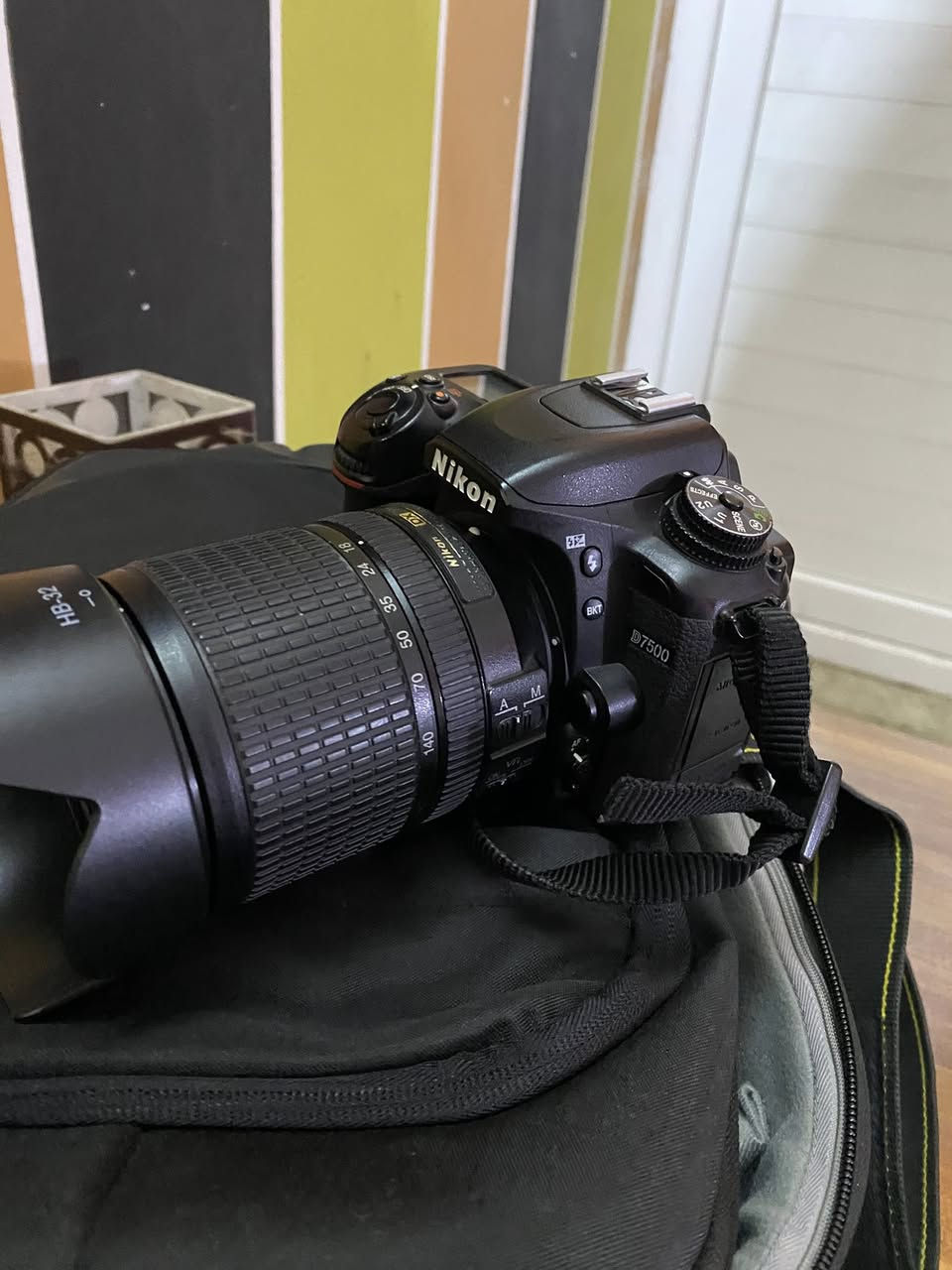 السلام عليكم كامره نيكون D7500 جديده وياها فلاش فديو وفلاش تصوير خارجي  مع غراض كامله وادبتر نقل السعر 950 الف مكاني بغداد الدوره الشراي يتصل *********** مموجود عل فيس
