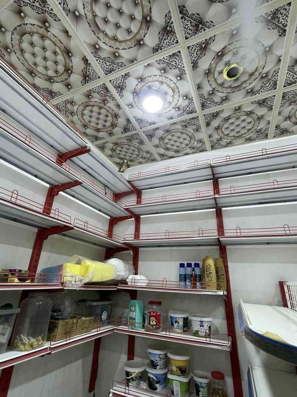 السلام عليكم عارضه للبيع +رفوف محل +سفينه متر ونص للبيع للتواصل ***********
