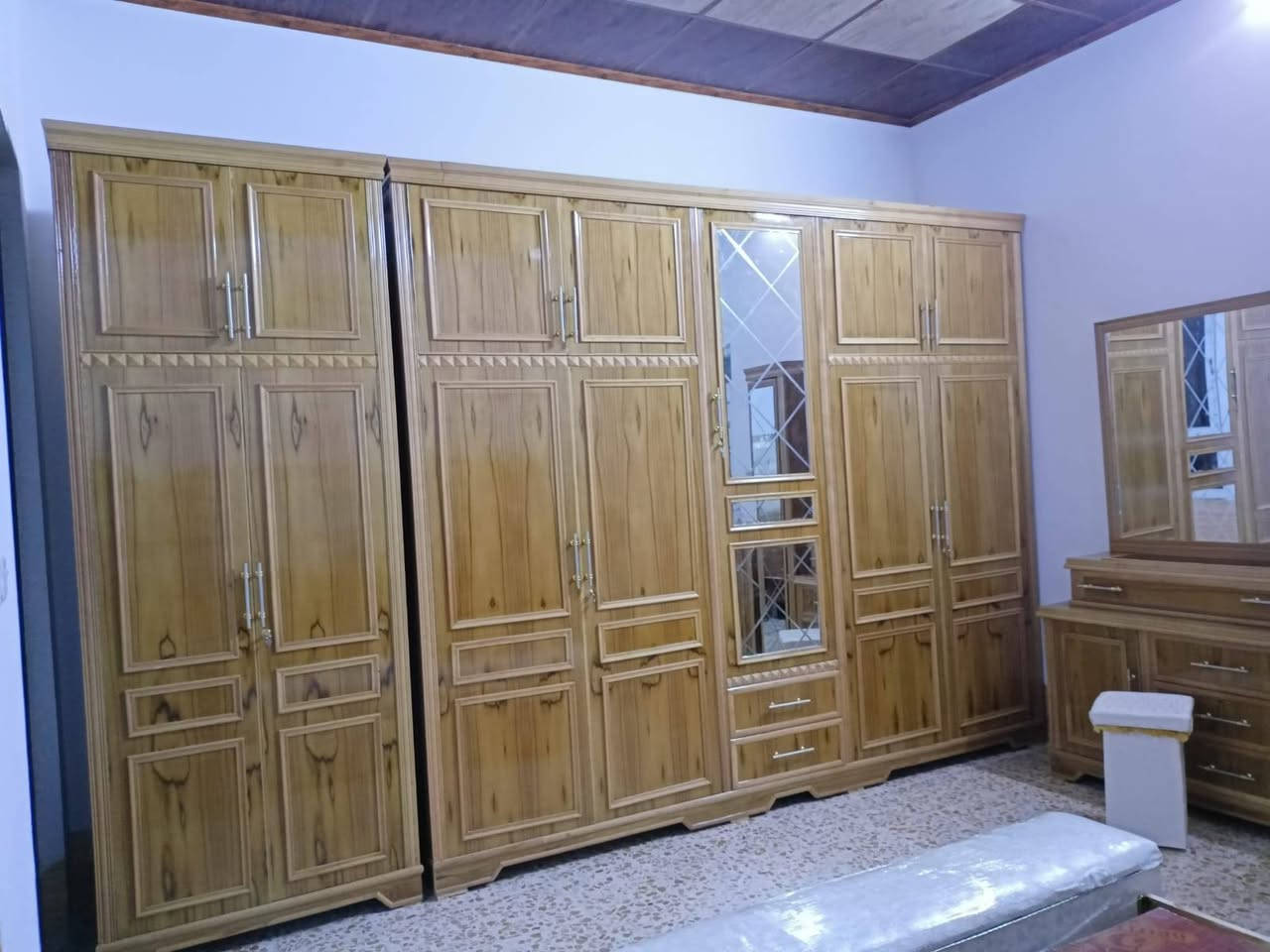 #قسط_غرفتك_براحتك
✔️ ويانا مدة التقسيط سنة و نص بدون مقدمة 
✔️ لحاملي ماستر كارد الرافدين من الموظفين و المنتسبين و المتقاعدين
✔️ يوجد فصال حسب الطلب
✔️ يمكنكم استبدال غرفكم القديمة بغرفة جديدة وتقسيط الفرق
✔️ غرف نوم باحدث الموديلات من خشب الصاج
📌العنوان : الموصل / الجانب الأيمن / الصناعة القديمة / اليابسات
📱اسياسيل : *********** (يوجد واتساب)
📱 كورك : ***********(يوجد واتساب
