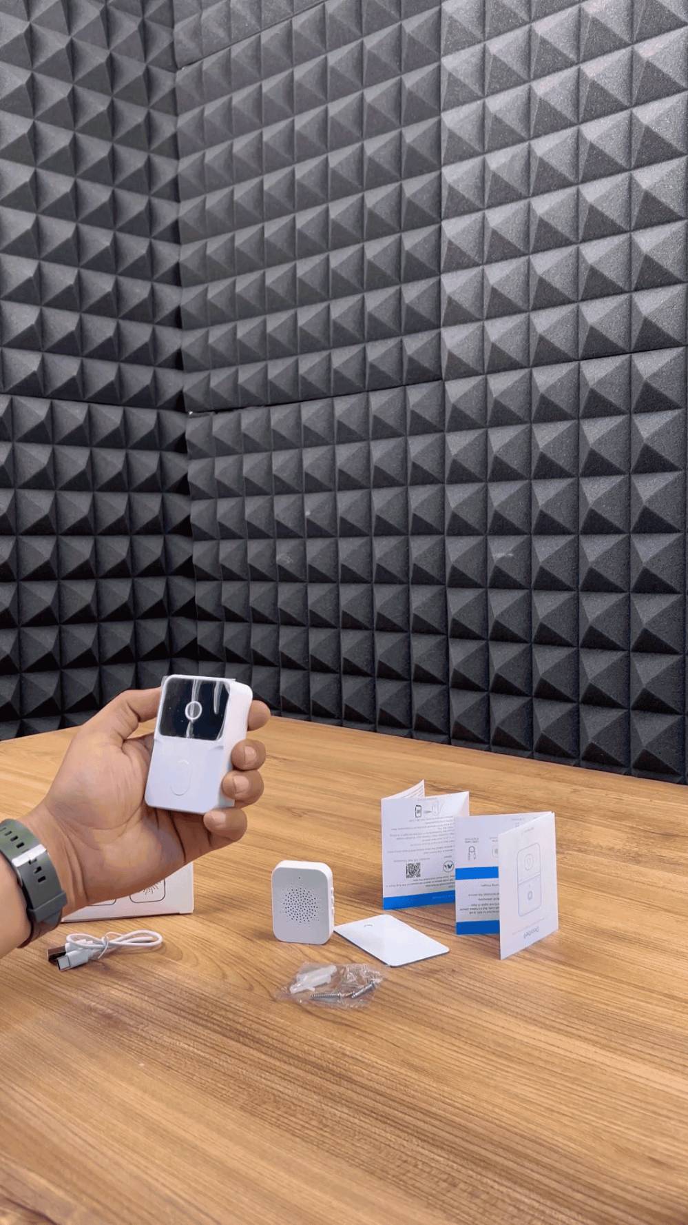  بابك في جيبك.. وين ما كنت!
​خليك مطمن على بيتك مع Mini Doorbell الذكي. أصغر جرس بكاميرا ومواصفات عملاقة:
​🔔 تنبيه فوري: يوصلك إشعار على جوالك أول ما أحد يدق الجرس.
​📸 شوف وكلم: كاميرا عالية الدقة مع مايكروفون للتحدث مع الزوار عن بُعد.
​🛠️ تركيب بثواني: بدون أسلاك، بدون حفر، وشغال بالـ WiFi.