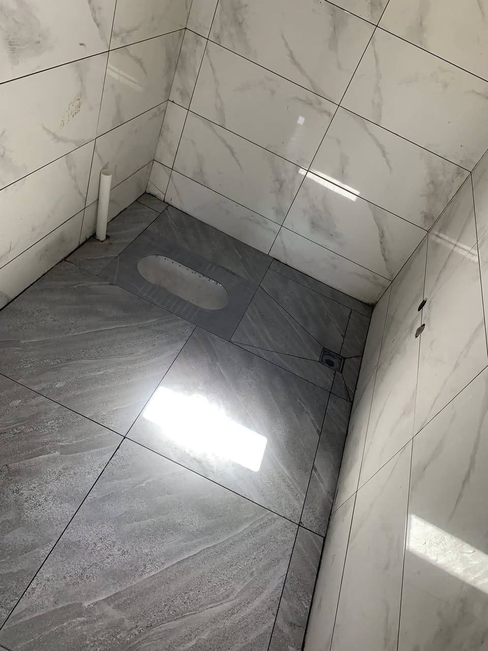 السلام عليكم ورحمة الله وبركاته اسطه سيراميك متفرغ حالياً شغل هندسي واسعار مناسبه للتواصل عبر الرقم *********** وتساب موجود بالاضافه للالتزام بالمواعيد
