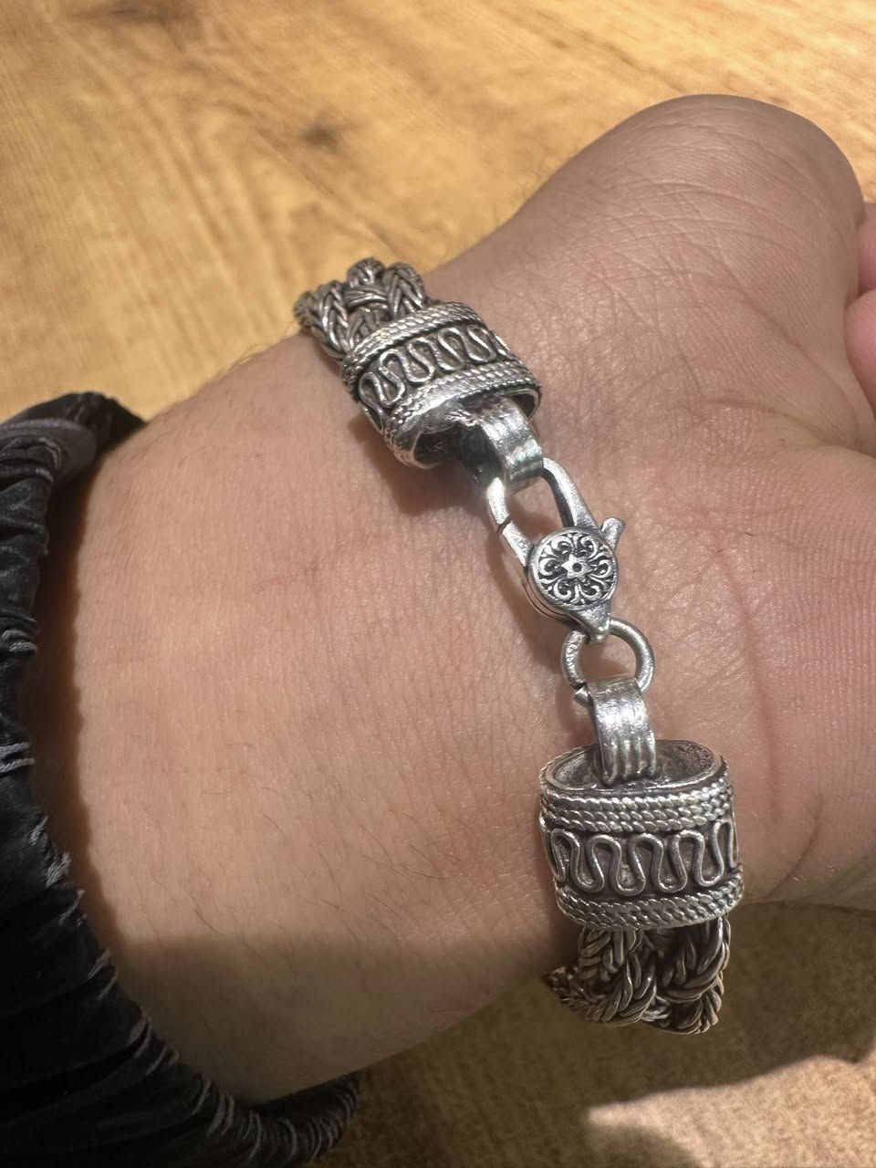 سوار فضه ثقيل وزنه 40 غرام
ابيع قفل الغرام ب4 مكاني بغداد


**إذا كنت صاحب هذا الإعلان وتريد حذفه لأي سبب، رجاءا أرسل رسالة إلى الدعم الفني**