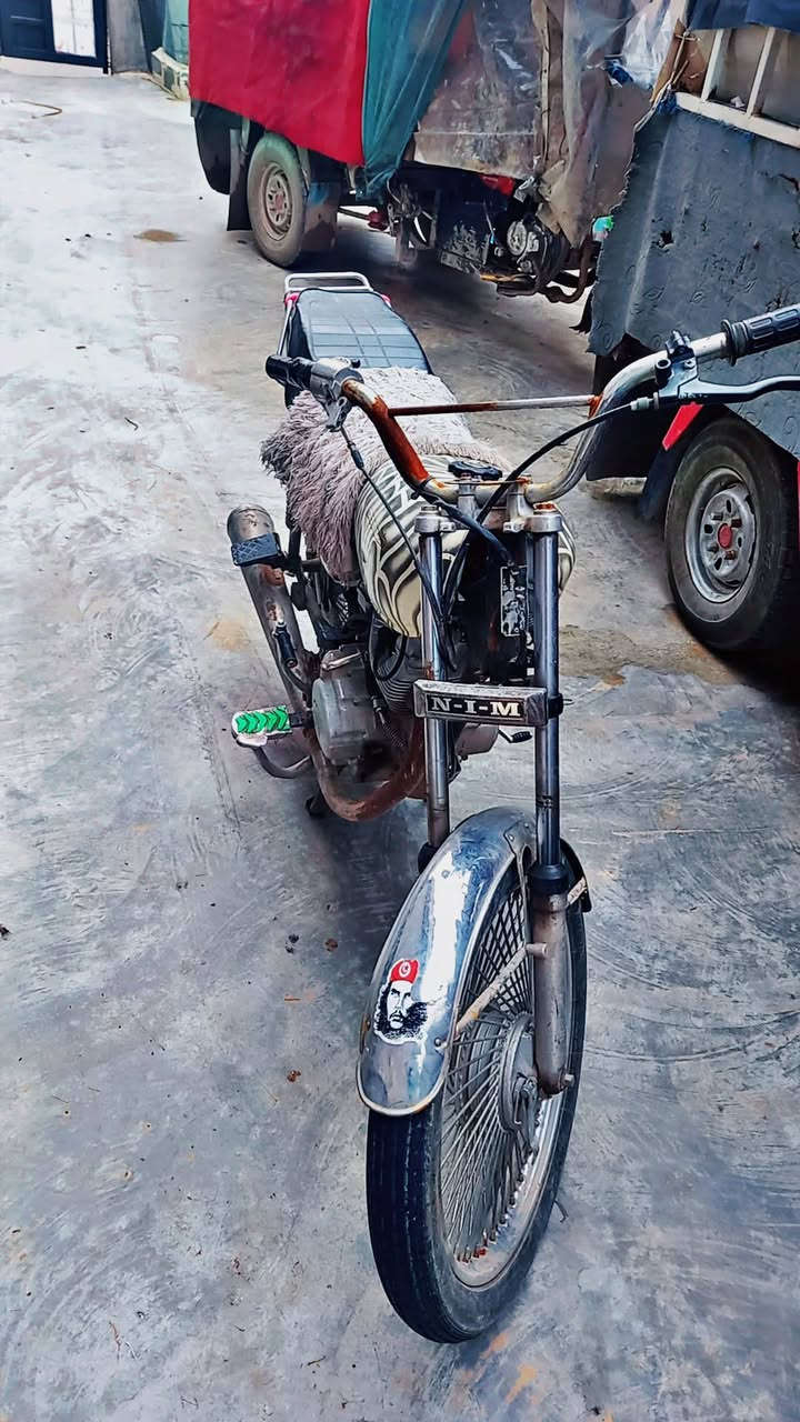 سلام عليكم شباب هاي دراجه نامه 3احرف للبيع موديل 17والشاصي موديل 17محرك فول نشاطه لا صوت لا بخار اي عيب ما بي السعر 260وبيه مجال للطيبين مكاني كركوك راسني عل فيس وتدلل متواجد 24ساعه دزلي طلب صداقه 👍وهاذ رقم الهاتف ***********
