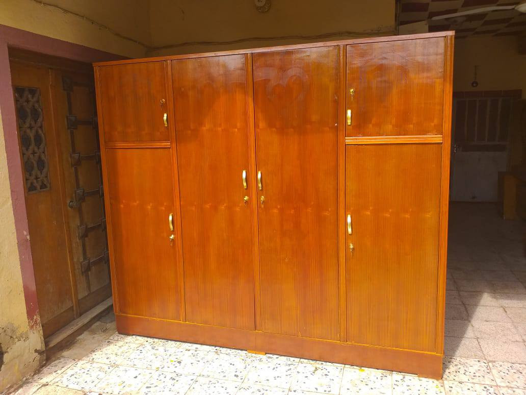 كنتور حطاطه اربع بوب ملحق مصبوغ وكامل حتى القفاله السعر 225مكان هبهب لاتصال ***********
