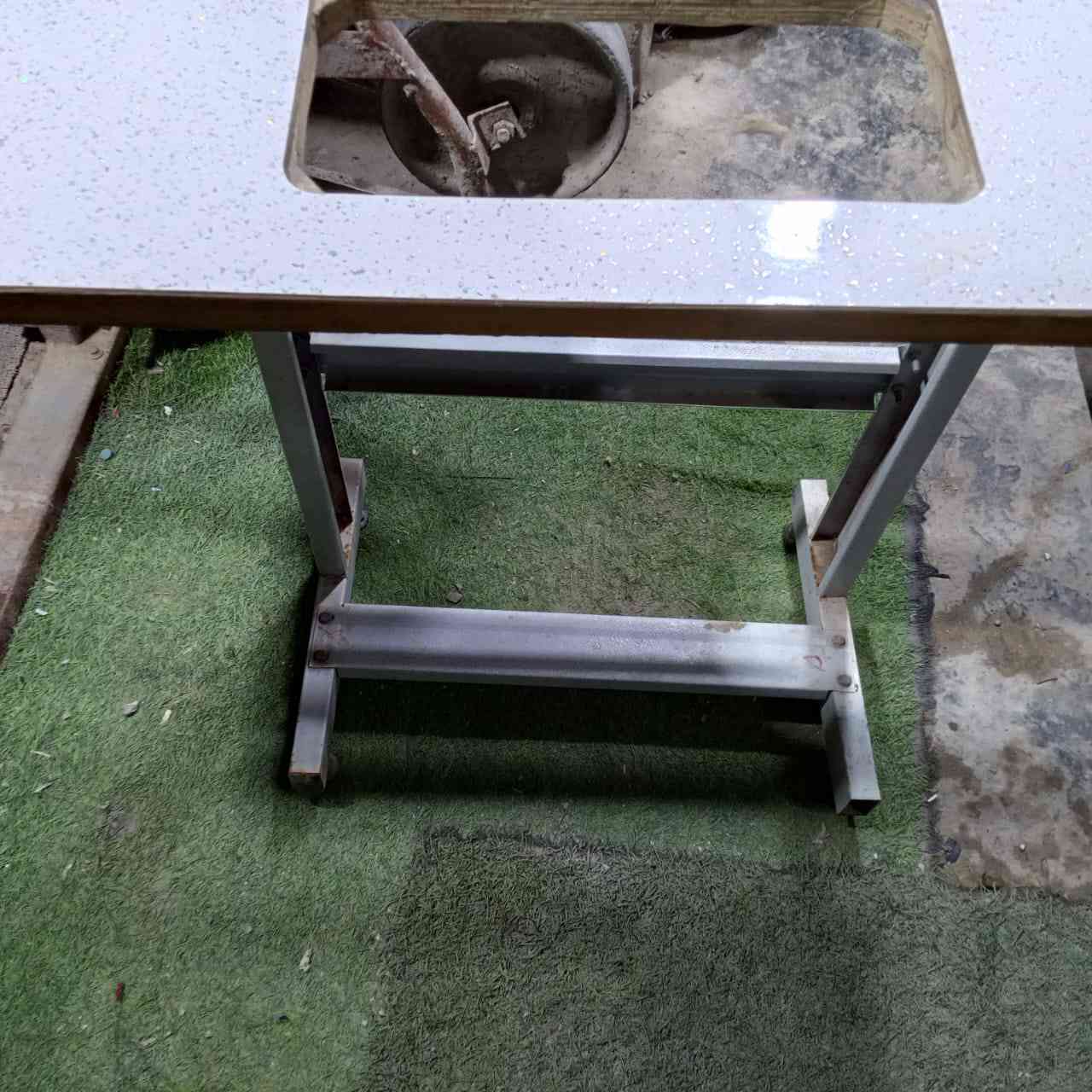 ميز مكينه السعر ١٥
عنوان سبع البورالثمنتالاف شارع الطيار 
الرقم ***********
