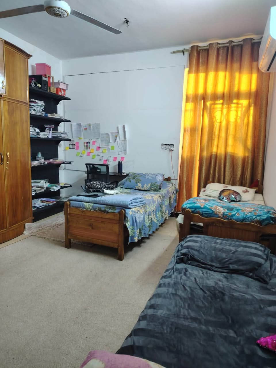 يعلن مكتب أحمد عاشور الوحيلي للعقارات 🏡عن توفر دار 
للبيع بموقع مطلوب في حي تونس – آفاق عربية، قرب السكني.

📍 تفاصيل العقار:

* 📐 المساحة: 147 متر
* 📄 نوع العقار: طابو زراعي – سند 25
* 🛏️ 5 غرف نوم
* 🚿 صحيات عدد 2
* 📦 مخزن في السطح
* 🛣️ يقع على شارع بعرض 10 أمتار
* 💧⚡ خدمات متكاملة: مياه، مجاري، كهرباء، وتبليط

✅ موقع هادئ ومميز، قريب من جميع الخدمات، ويعد خيارًا مثاليًا للعائلة أو للاستثمار.

📞 للاستفسار والمعاينة، ***********كرار الوحيلي📞مراجعة مكتب أحمد عاشور الوحيلي للعقارات
