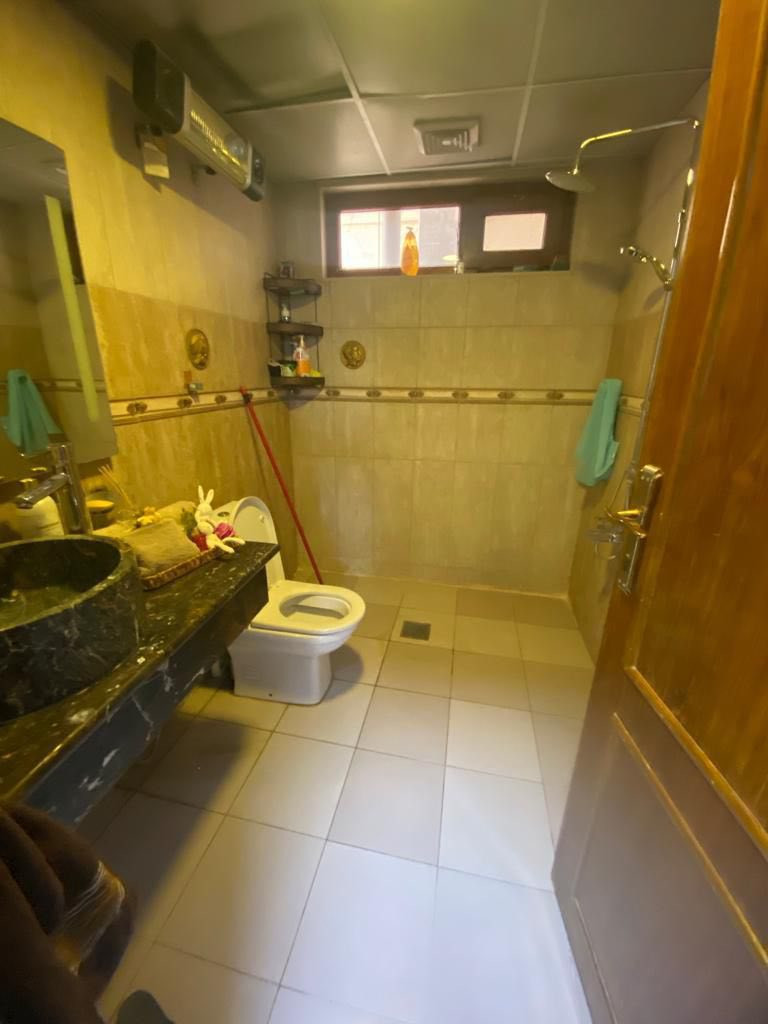 مكتب إيليا للعقار
للأيجار في السيدية
دار حديث وتجاري  
مؤثث بلكامل
مساحه 150 متر قرب شارع الخيزران شارع 20 متر رصيف 7 متر 
يحتوي على : كراج سياره ومدخلين 
استقبال ومطبخ 
غرف نوم عدد 4 
صحيات عدد 4 
مناور و بالكون 
الدار مؤثث بلكامل وجاهز للسكن 
يؤجر سكني او تجاري 
ايجاره 2500$ شهرياً 
للاستفسار اكثر 

***********
