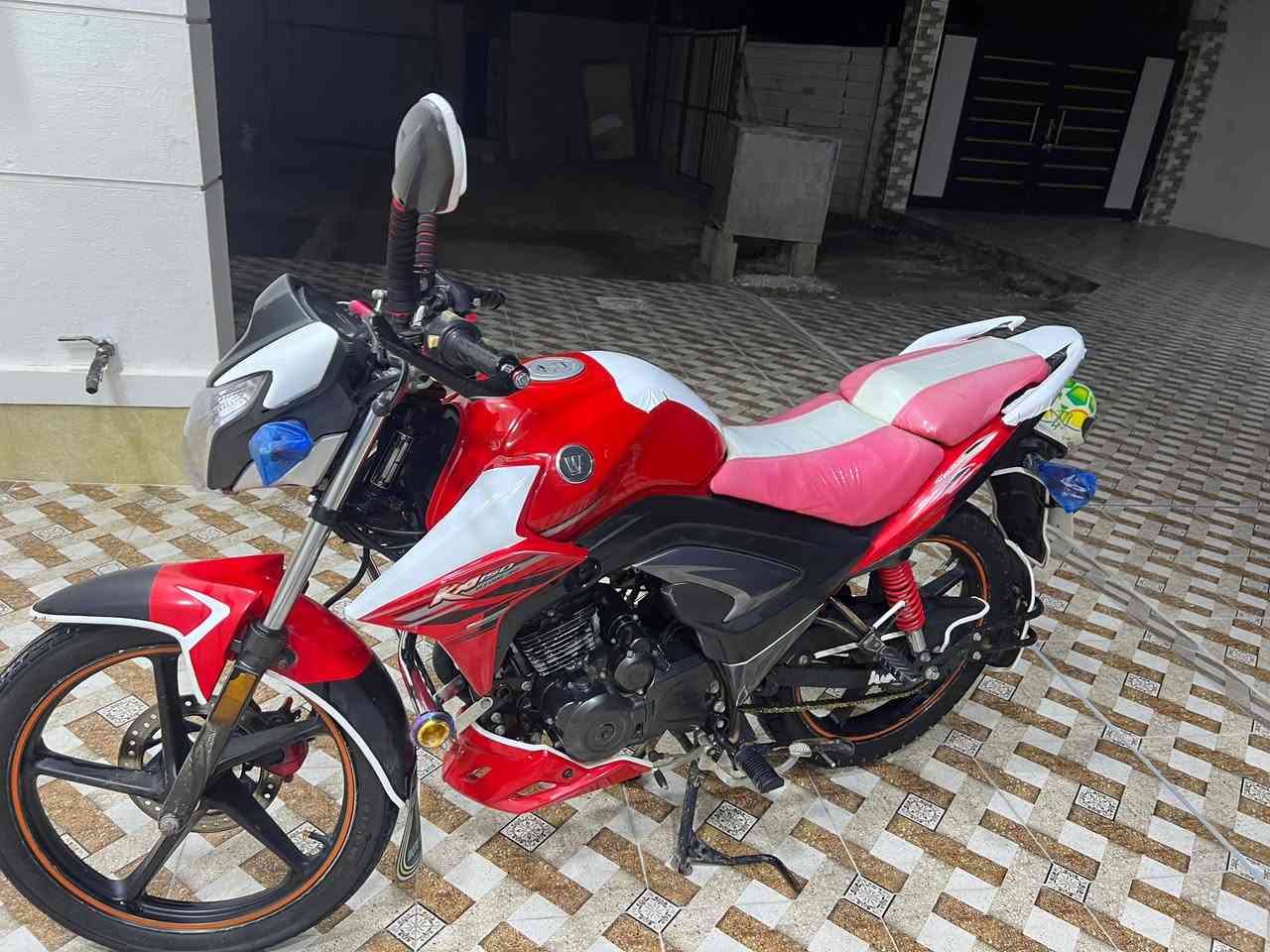 سلام عليكم للبيع دراجة هاوجي بطح موديل2017مسجل سنويه ارقام بعدني ما مستلمهن دراجة نضافه شوفة عينك كامل من كلشي سعر13ونص وبي مجال شراي اتصل ‭٠٧٨٢ ٤٣٥ ٠٥٦٥‬ مكان رمادي الصوفيه
