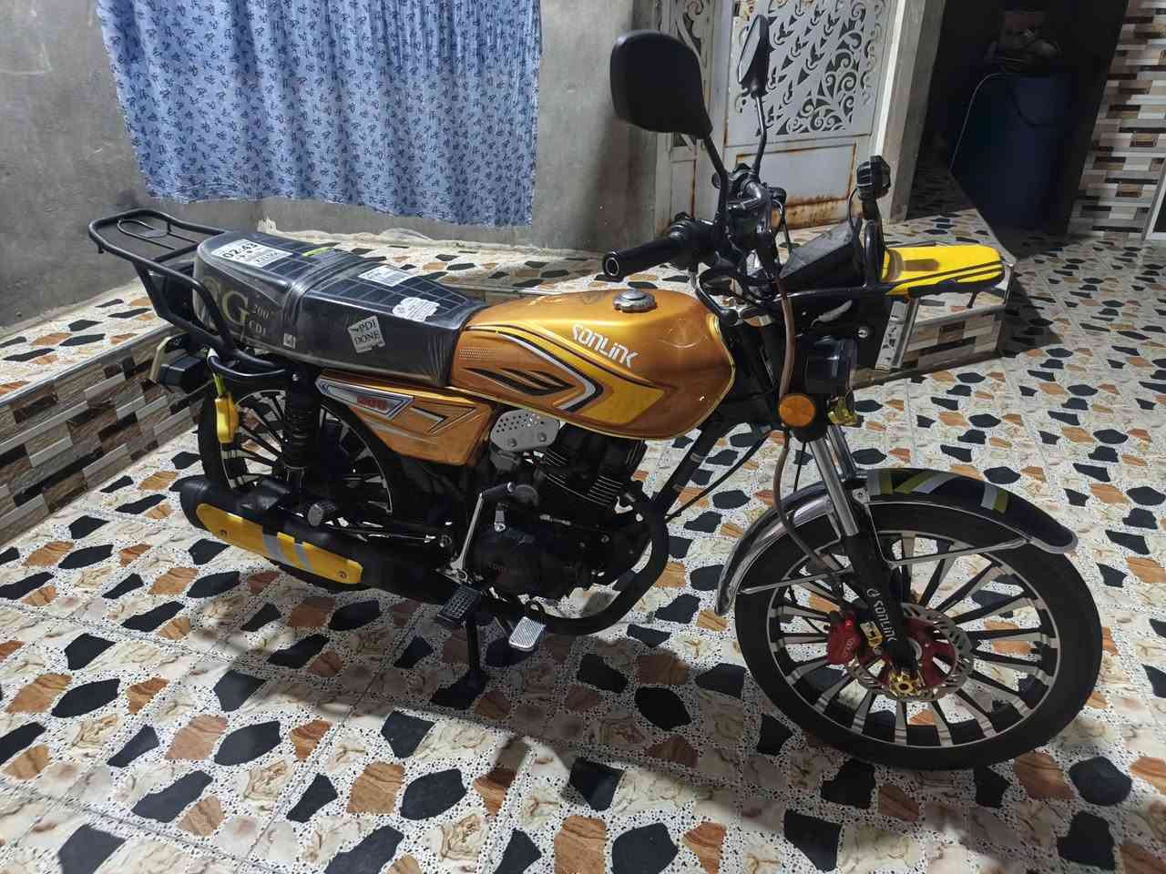 دراجه سونك موديل25 ضاغطه وزنجيل نضيفه أخت الجديده محرك 200  كفاله عامه السعر مليون و 50 وبي مجال مكاني الرمادي التأميم القادسيه الثانيه رقمي***********

