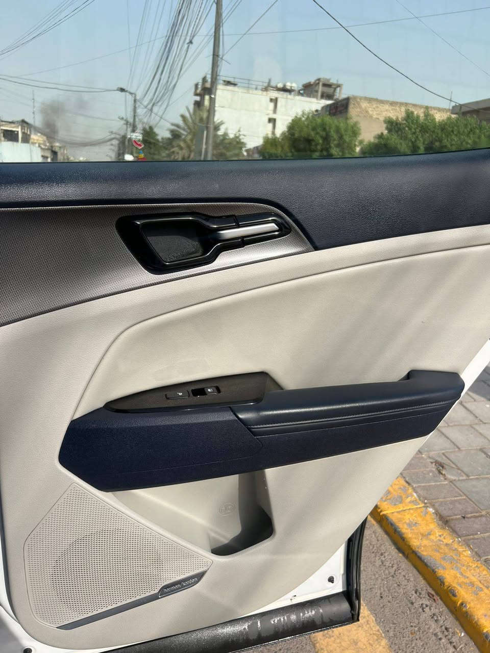 السلام عليكم
كيا سبورتج وارد صيني هايبرد2022شكل24
السعر217وبي مجال
فول الفول أعلى فئة  
بنوراما
مكينة 2.0 هايبرد بدون تيربو المرغوب
٥ راكب 
مكفوله كفاله عامه عدا مكانين بارد بسيطات الباقي كله مكفول 
المواصفات:-( vip )
١- مفتاح ذكي بصمة 
٢- نظام اوتو بارك / والتوقف الذاتي بدون سائق
٣- كير بنظام الماوس الاصدار الجديد 
٣- كير ماوس ثانوي لأوضاع القيادة :
 وضعيات للقيادة 
 Drive mode : ‏eco - Smart - Sport  Snow 

٥- بنوراما فتحة سقف.
٦- هاند بريك بصمة 
‏٧ - Auto Hold  أوتو هولد
٨- خاصية ISOFIX   ايزو فكس قفل الاطفال
٩- نظام مانع الانزلاق
١٠ - نظام نزول المنحدرات.
١٢- شاشة تدعم Apple Car play و Android وبلوتوث مدمج والأوامر الصوتية
١٣- الداشبورد الكتروني بانماط متغيرة حسب وضعية القيادة
١٤- الشاشة الوسطية حجم كبير ١٢ انج مع دعم الملاحة بالخرائط GPS وبوصلة للاتجاهات
١٥- شاحن هاتف wireless
١٦-  مخارج شحن USB وتشغيل الميديا
١٧- منافذ للطاقة كهرباء 12فولت ومنفذ 110 فولت
١٨-  المرايا الجانبية قابلة للطي + نقطة عمياء + هيتر + اشارات
١٩- مرايا جانبية بخاصية الترحيب والفتح عند الاقتراب والاضاءة في الضلام
٢٠-  الصندوق كهربائي ذكي
٢١- حساسات ضغط الاطارات 
٢٢- حساسات أمامية / جانبية /خلفية
٢٣-  كامرة اضافية لتقنية منع الخروج عن المسار
٢٤- ميزة التوقف الذاتي للمركبة منعا للاصطدام عند القيادة او الرجوع
٢٥-  المركبة تعيد نفسها للمسار الصحيح عند عدم الانتباه
٢٦- لايت زينون رباعي العدسات بتقنية High Beam الانارة الذكية + LED  نهاري 
٢٧- بك لايت LED مميز مدعوم بتقنية ضد الضباب لاوضح رؤية للمركبة
٢٨- خاصية دعم الكاميرات عند تشغيل الإشارة الجانبية لرؤية الزوايا العمياء
٢٩- 5كاميرات وكامره دوارة 3D تفاعلية متعددة الاوضاع
٣٠- اضاءة داخلية LED تقنية Ambient Light متعددة الالوان 
٣١- مرآة داخلية بخاصية التعتيم الذاتي 
٣٢- سستم صوت سماعات محيطية مع دمام وتويترز 
٣٣-  نظام القيادة الذاتي الذكي في الشوارع المخططة 
٣٤- مثبت السرعة Cruise وميزة التباعد عن المركبات
٣٥- خاصية المايك للسائق للتحدث مع الركاب في الخلف
٣٦- حساس حراري بسقف السيارة بتحذير صوتي في حال نسيان الاطفال في المركبة
٣٧- قفل الابواب والنوافذ / خاصية عدم العبث للاطفال
٣٨- القفل المركزي للابواب وعدم الفتح عند مرور مركبة بشكل قريب من السيارة 
٣٩- مقعد السائق خاصية الخزن وميزة الخروج المريح عند الاطفاء
٤٠-  المقاعد الامامية كهرباء + تبريد + تدفئة
٤١- المقاعد الخلفية تدفئة
٤٢- الداخل جلد حبري واوف وايت 
٤٣- ستائر جانبية 
٤٤- ستيرنغ من الجلد حياكة مع تحكمات 
مع كشنات خزن
٤٥- شفتات رياضية بالمقود
٤٦-  التبريد والتدفئة تحكم شاشة وتحكم يدوي ايضا
٤٧-  التبريد امامي خلفي مناخ منفصل
٤٩- هايبرد جدا اقتصادي بالبنزين
٥٠- حساس لمس ابواب لفتح وغلق باب السائق والراكب
٥١- ماسحات امامية حساس / تشغيل تلقائي وسرعة حسب غزارة المطر
٥٢- ماسحة خلفية حساس /  تشغيل تلقائي عند المطر
٥٣- اريل نفكيتر مدمج بتقنية التقاط بث الراديو HD
السياره جاهزه من كلشي 
رقم بغداد باسمي تحويل ثاني يوم
مكان السياره بغداد حي القاهرة
للاستفسار:***********
