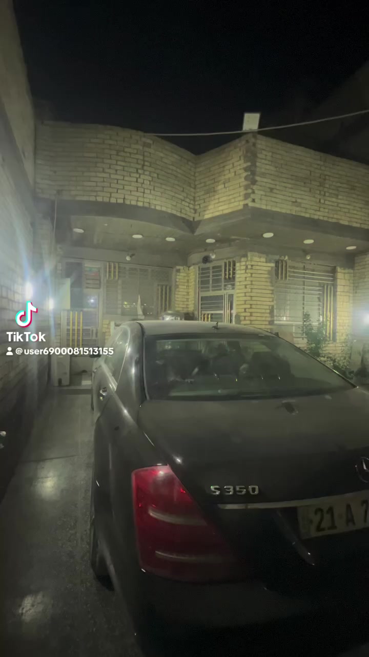 سلام عليكم دار للبيع المساحه 200 متر طابو زراعي سند 25 واجهه 8 نزال 25 يحتوي على كراج وحديقه استقبال 7*4 مطبخ 5*4 صاله 6*5 ويحتوي 4غرف نوم صحيات 3 مع سطحين البيت كامل عدا الواجهه العنوان بغداد الامين الثانيه قرب نادي الكهرباء الرياضي كاع بيت غلام استفسار اتصال او وات ساب او خاص *********** ابو علي
