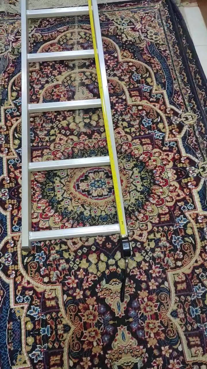 سلام عليكم شباب وشياب الكروب المحترمين عندي درج المنيوم قطعه وحده يجي نظيف انتاج  قديم طوله قريب ال4 متر عدد البايات 14 بايه 
سعره 125 مكاني بغداد وهذا رقمي للتواصل ***********
