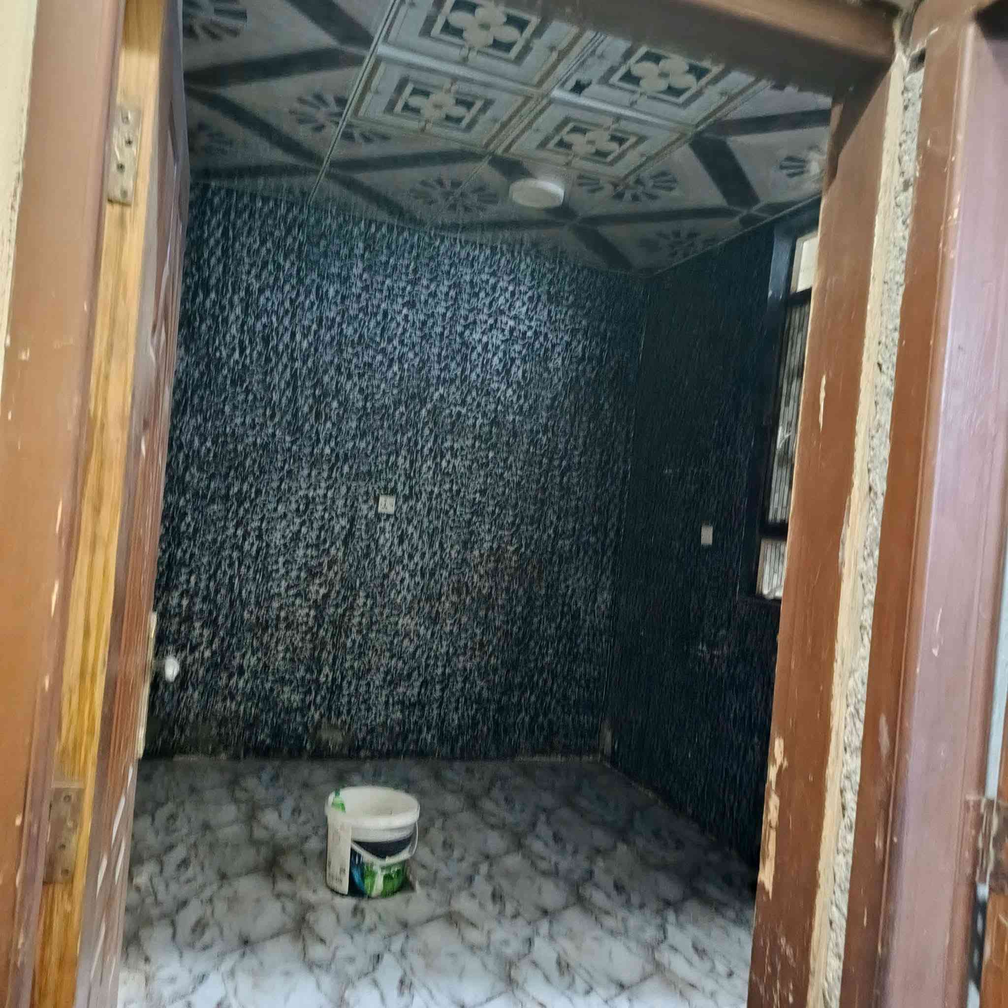 دار حديث للبيع يتكون من غرفتين نوم استقبال ومطبخ وصحيات وكراجين وحديقة الموقع هبهب القديمه قرب مدرسة طليطلة طابو صرف المساحة ٢٣٠ متر الاستفسار عله الرقم ***********
