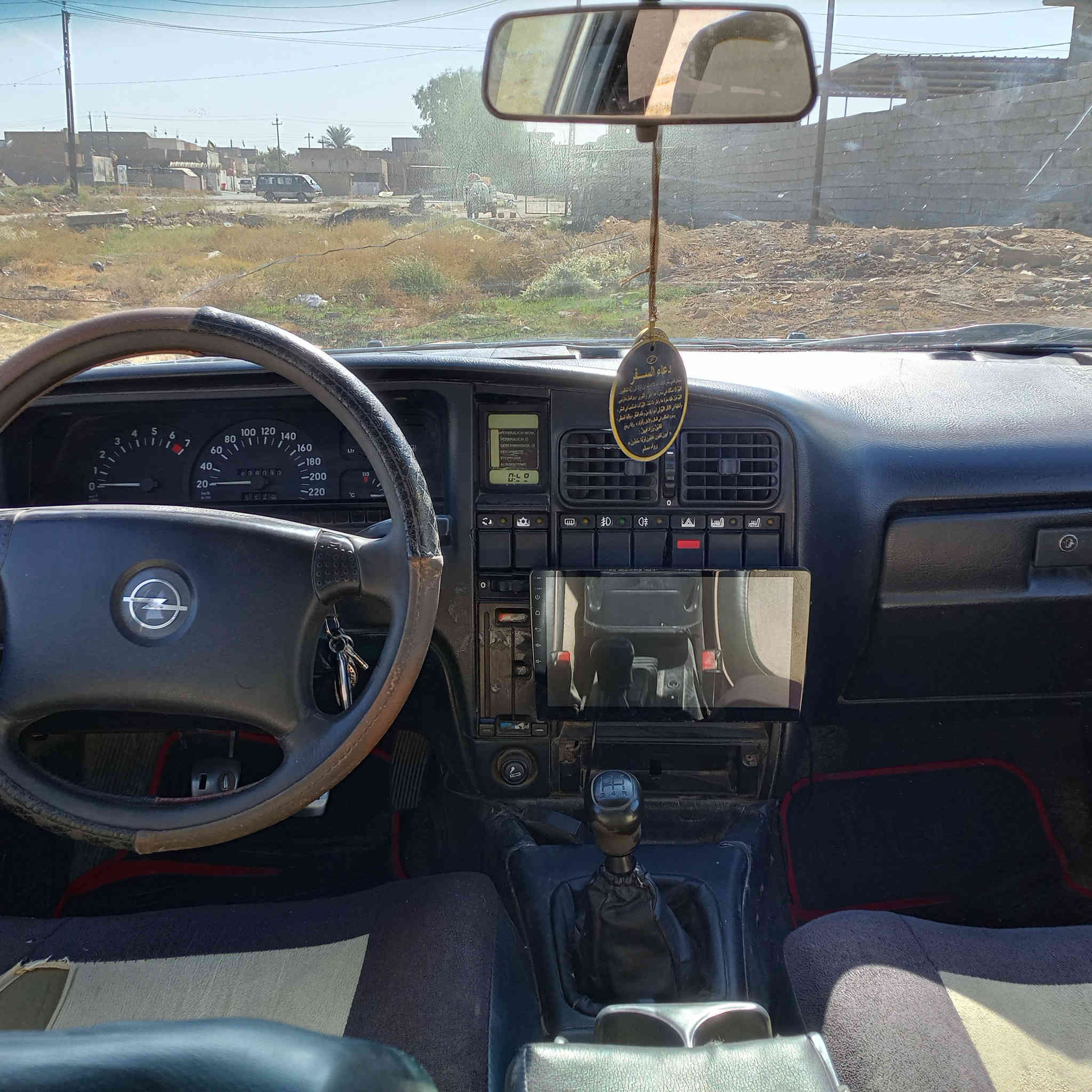 السلام عليكم سياره للبيع اوبل اوميگا موديل 1993 السنويه 2027 سياره لا ضربه لا صبغ  سياره جديده بلاديه كهربائيات شغاله تحويل ثاني يوم مشروع وطني رقم السياره انبار السعر28 او بيها مجال للاتصال ***********
