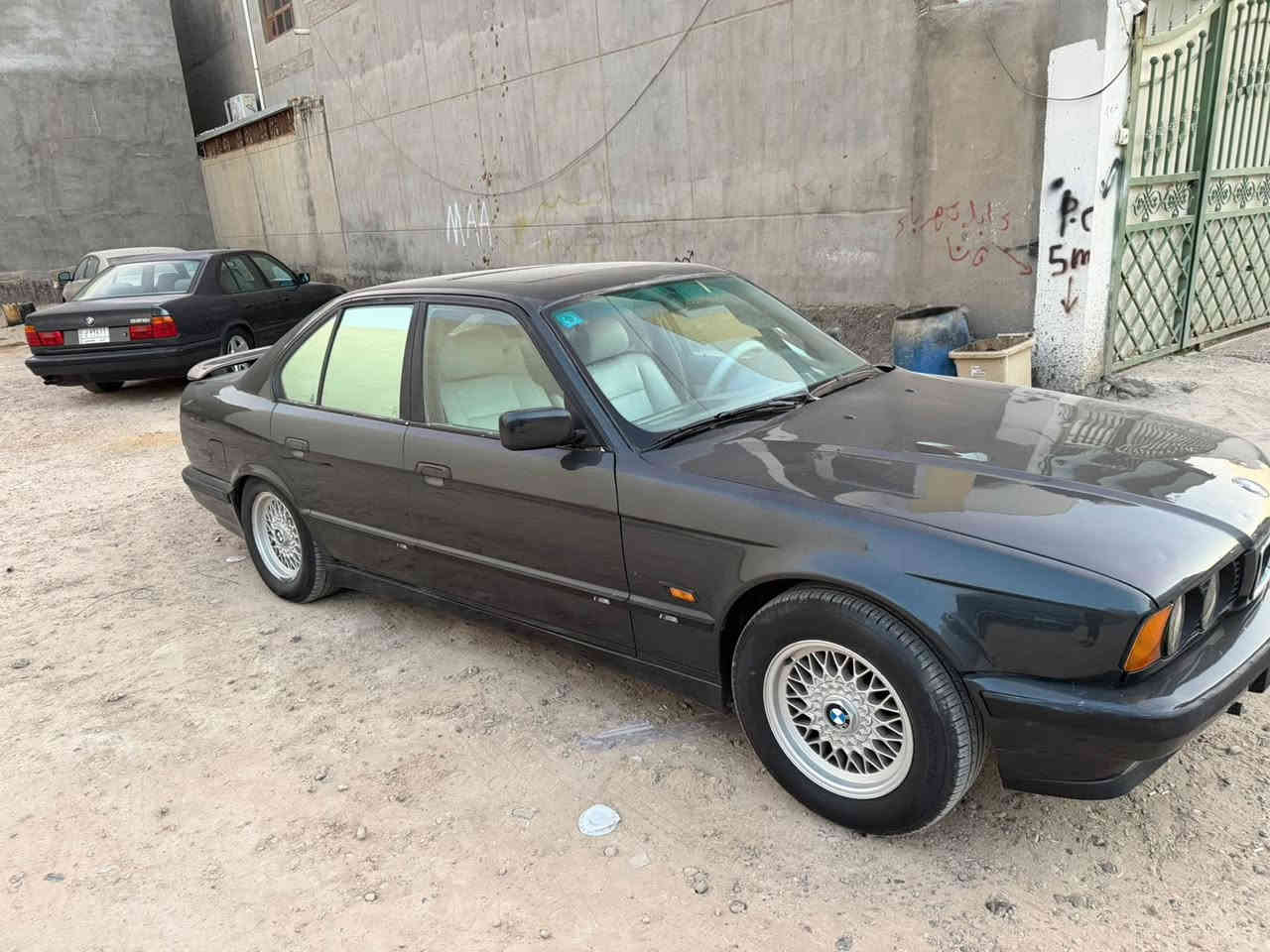 من رخصت الادمن المحترم
السلام عليكم
اخوان
بي ام  دبليو
موديل 1991
بجم عريض موديل 1995
حجم 535
صبغ جماليه 
كشنات كهرباء
دبل جكمجه
تخم تاير ويل كب
السعر 57 بيها مجال
رقم بغداد
مكان رمادي 
هـ***********
واتساب***********
