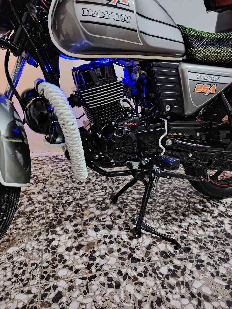 سلام علیکم دراجه دايون رقم كربلا موديل 23للبيع الدراجه ماعوزها برغي مكينه 200جديد قبل شهرين شديتها جهاز تتبع بيها قبل شهر فعلت شتراكه وكيلها البغدادي الدراجه والمكينه هم من عنده ام النجوم سعرها 2450وبيها مجال قليل الشراي ***********مكان الدراجه نجف
